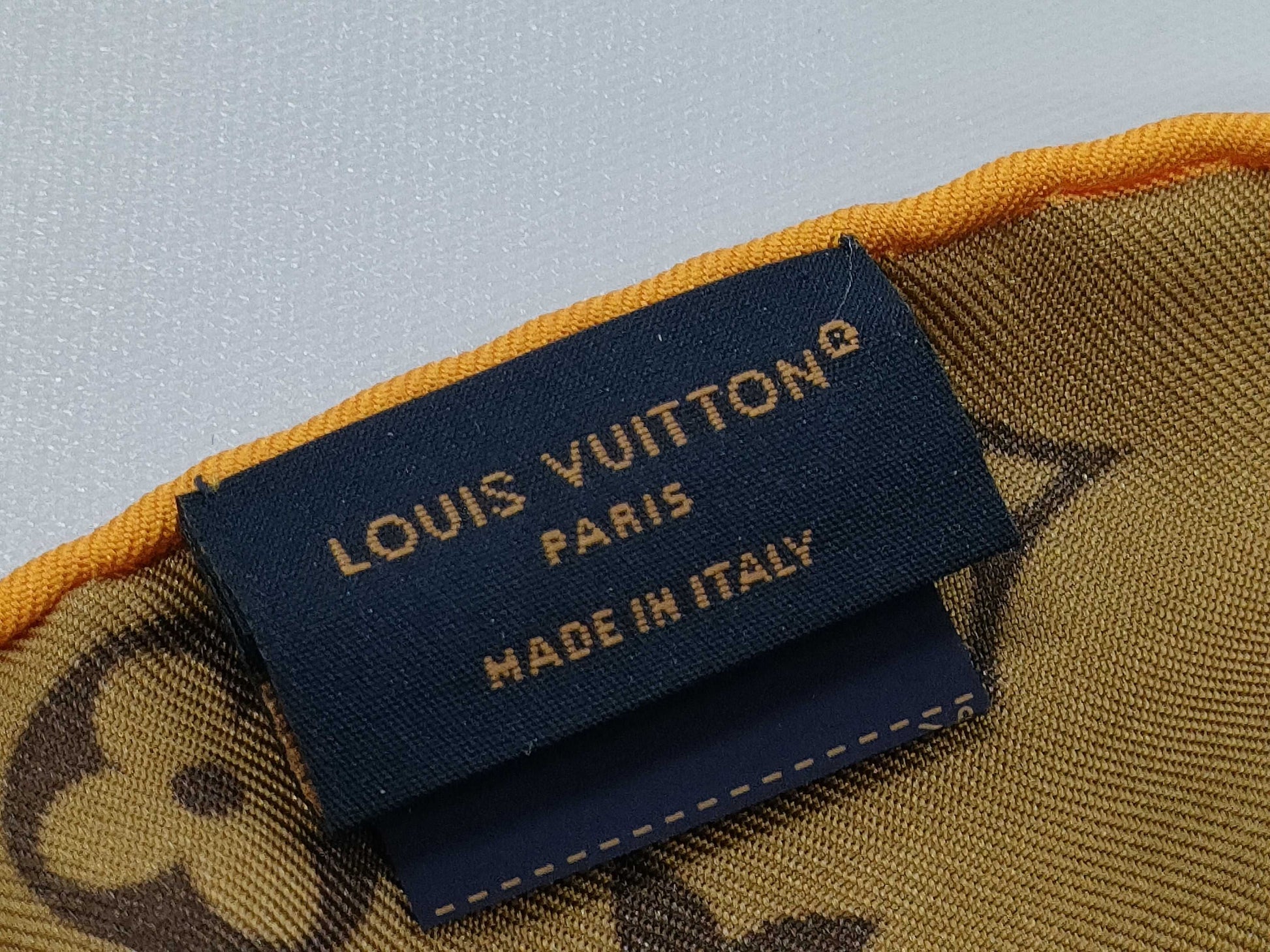 LOUIS VUITTON Monogram Pink Scarf