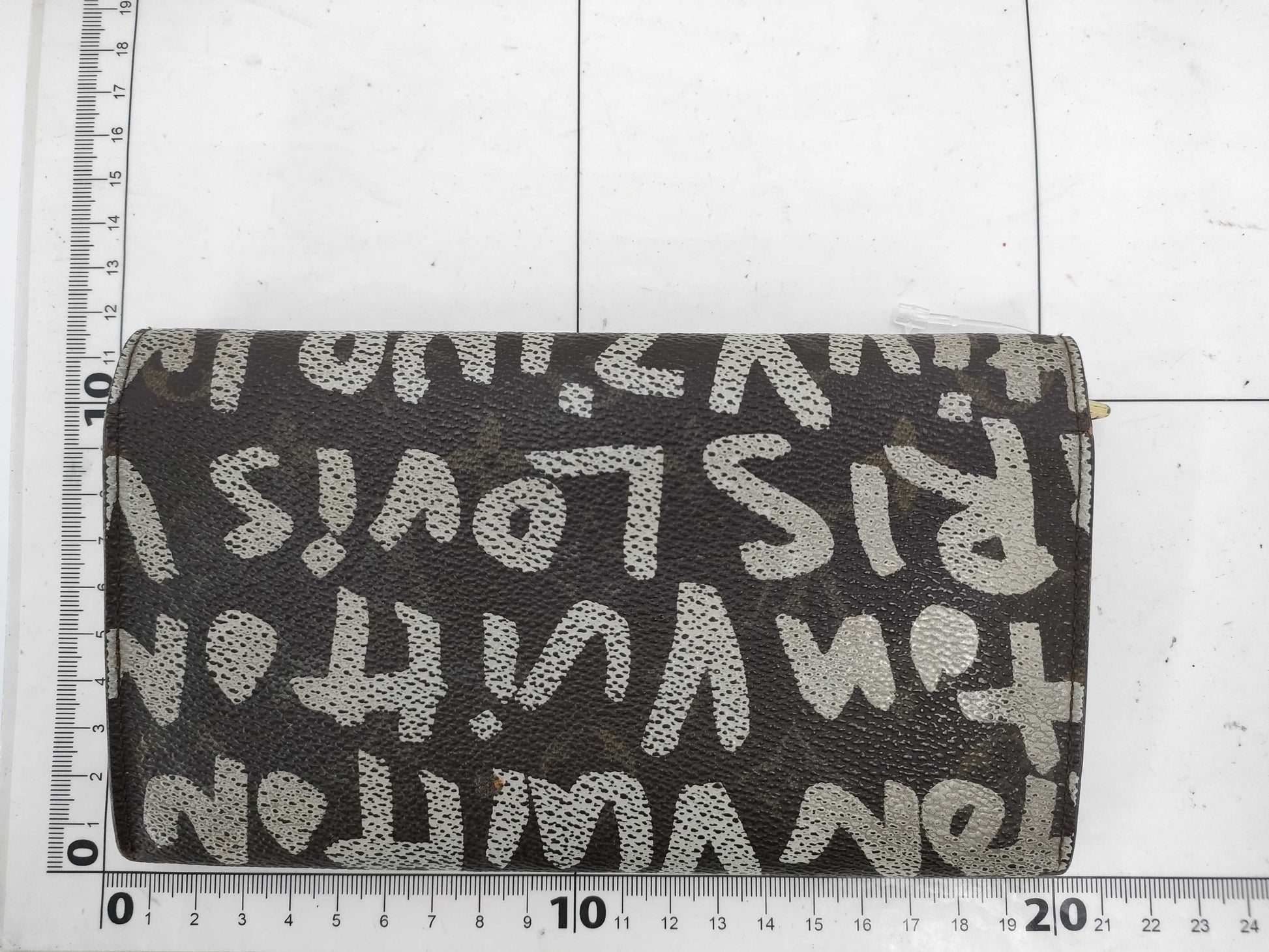 LOUIS VUITTON Monogram Graffiti Portefeuille Sarah*1 Wallet