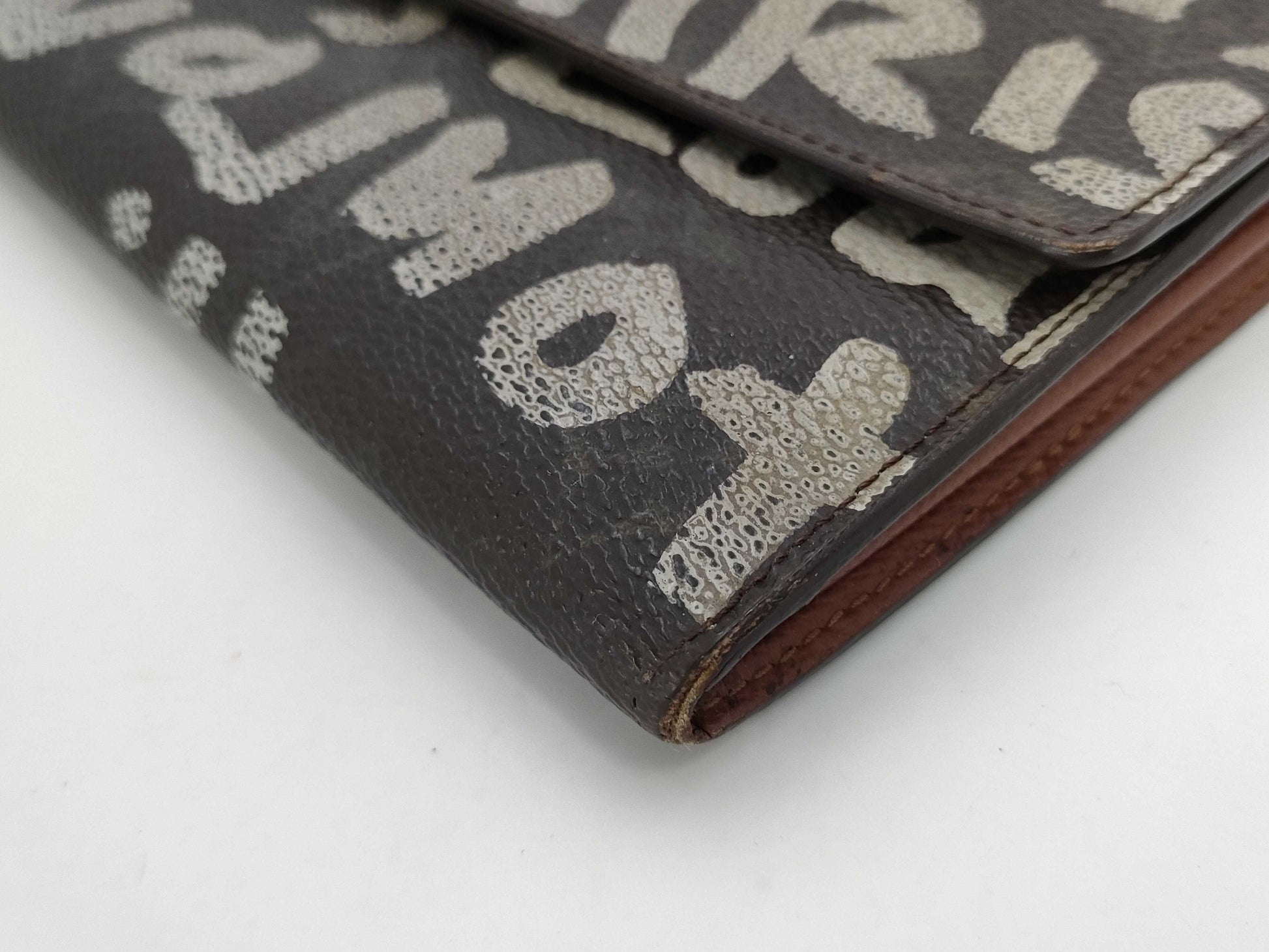 LOUIS VUITTON Monogram Graffiti Portefeuille Sarah*1 Wallet