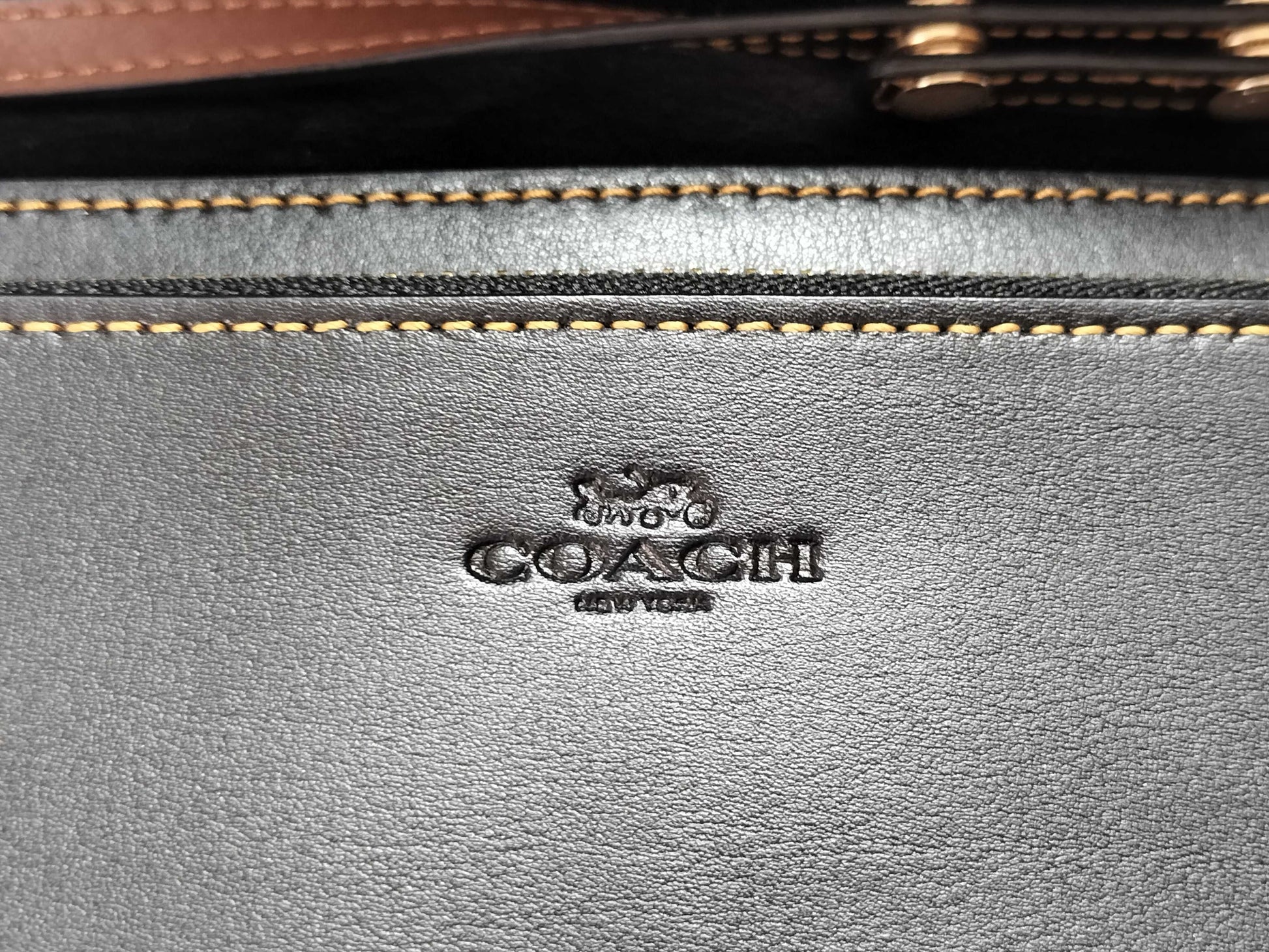 COACH Signature Shoulder Wallet Leather Shoulder Bag