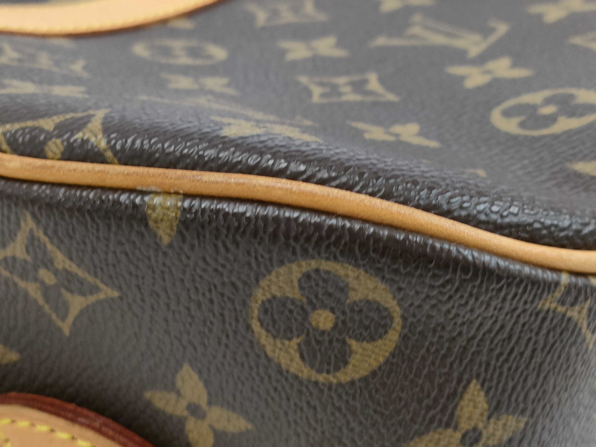 LOUIS VUITTON BA1026 Monogram M51221 Blois Shoulder Bag