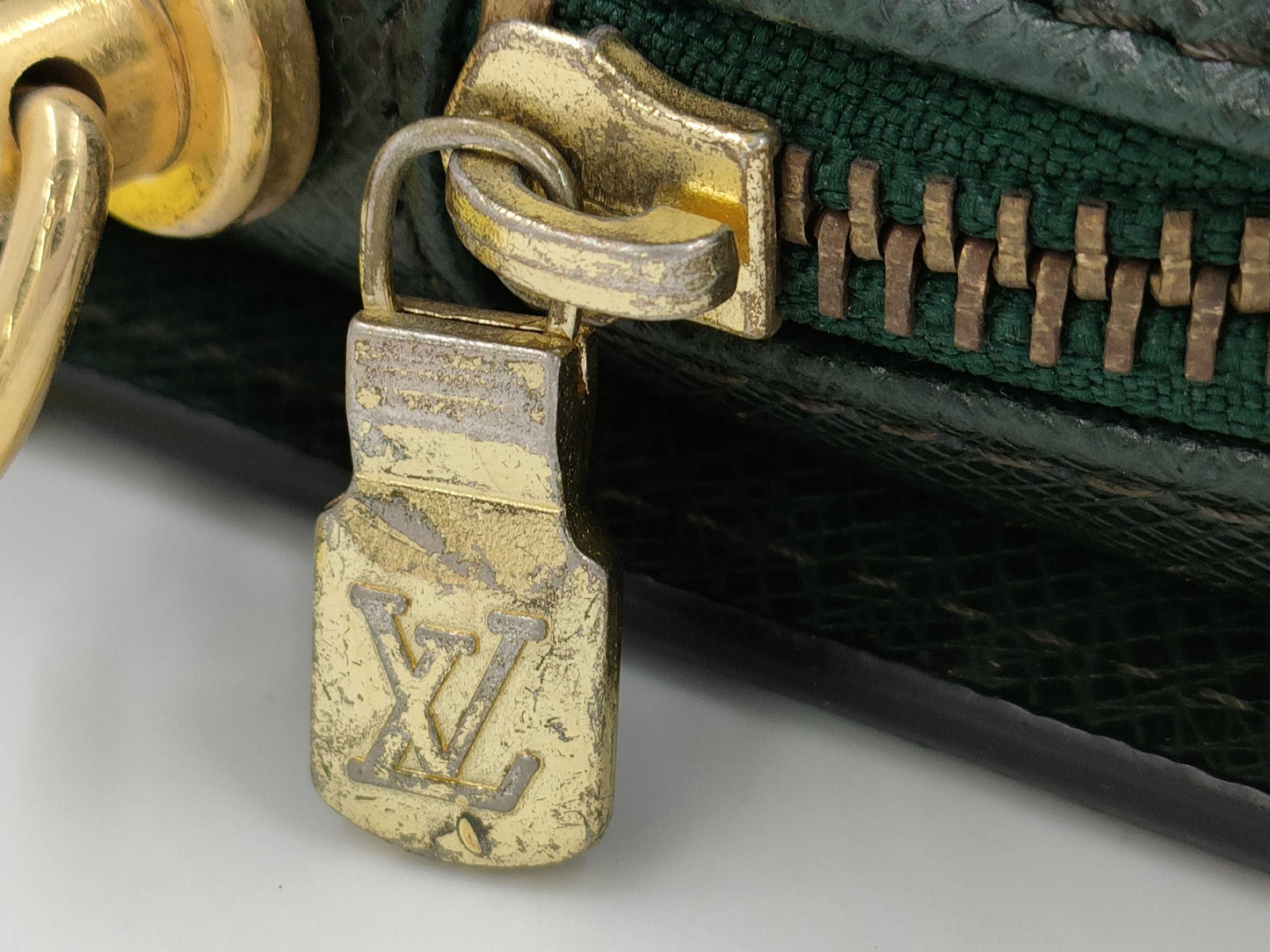 LOUIS VUITTON Taiga M30184 Baikal Second Bag