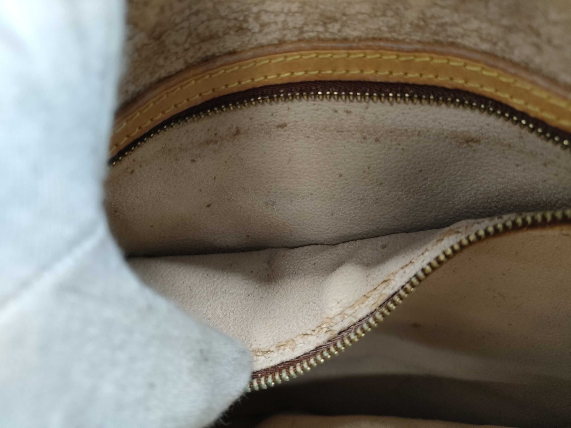 LOUIS VUITTON Monogram Bucket GM Tote Bag
