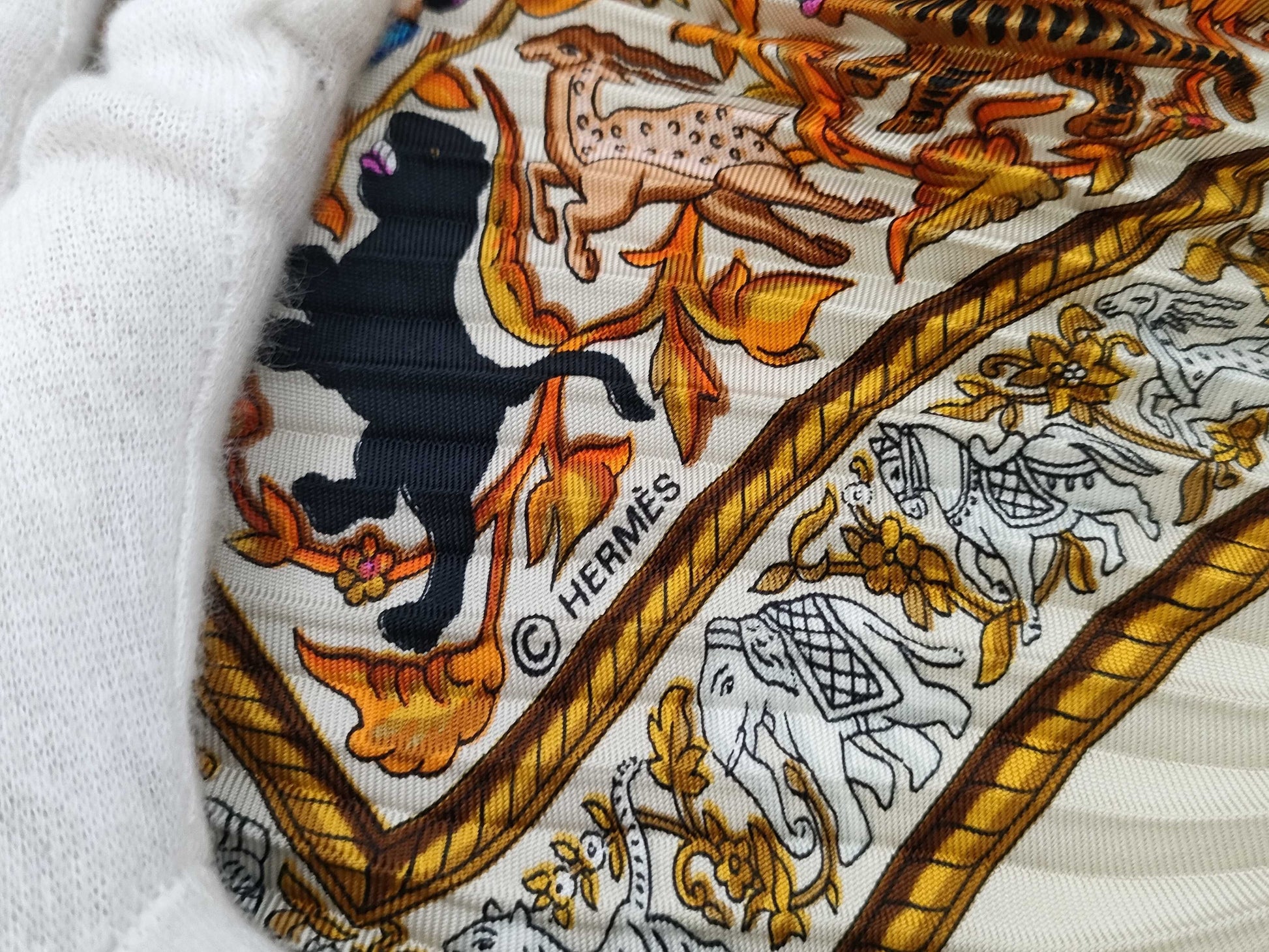 HERMES Carré CHASSE EN INDE Indian Hunting Pleated Scarf