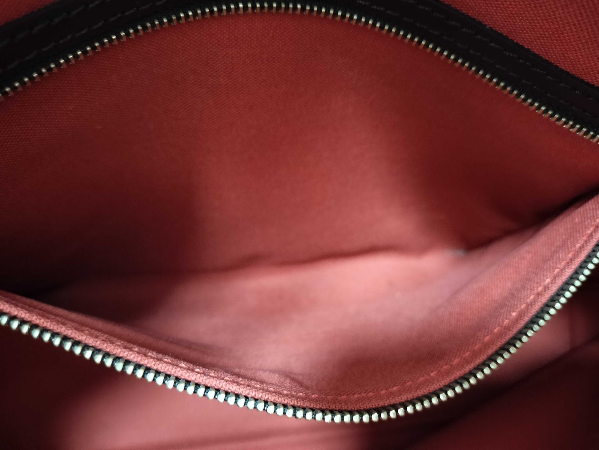 LOUIS VUITTON Damier Chelsea Tote Bag