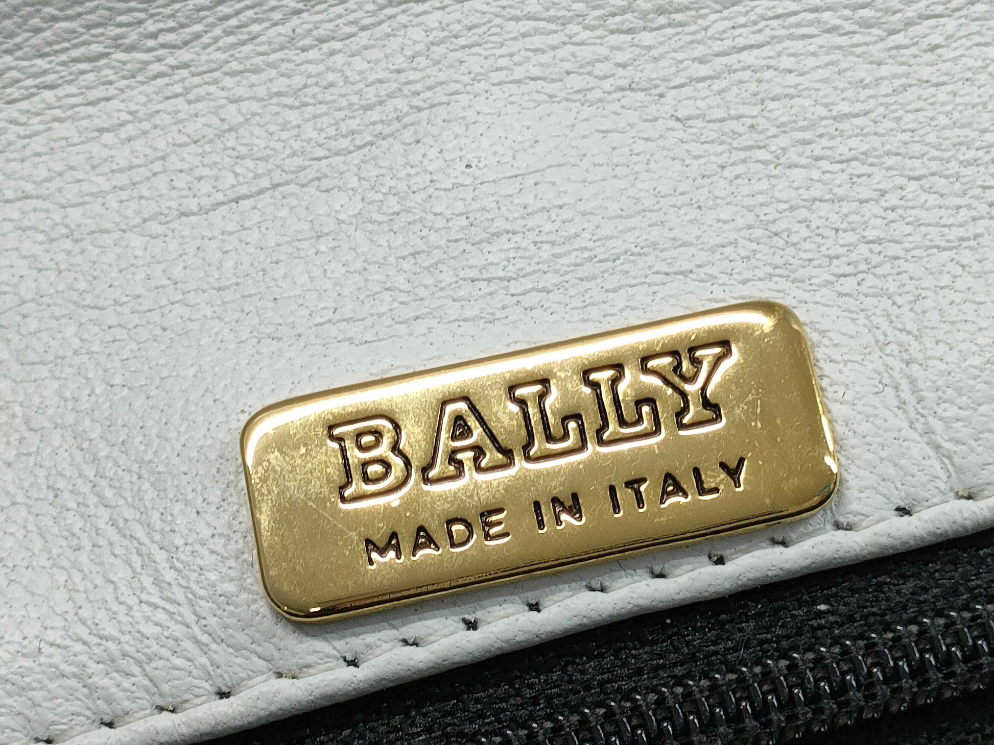 BALLY Quilted Shoulder Bag