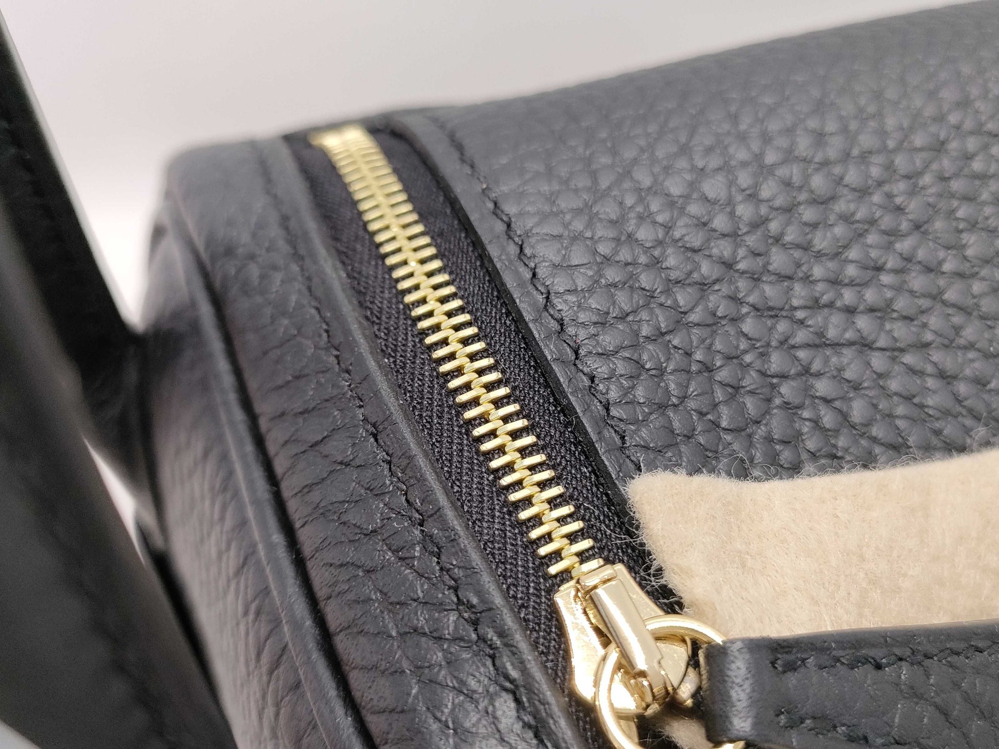 HERMES Lindy Mini Taurillon GD K Stamp Shoulder Bag