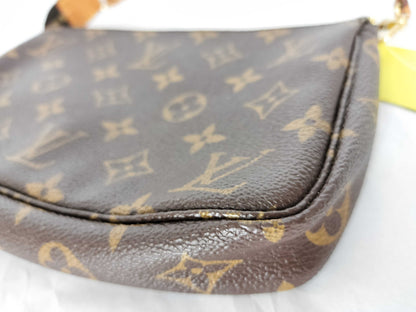 LOUIS VUITTON Monogram Pochette Accessoires Pouch