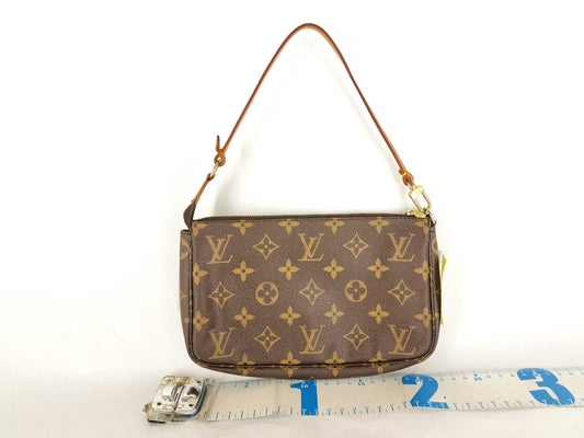 LOUIS VUITTON Monogram Pochette Accessoires Pouch