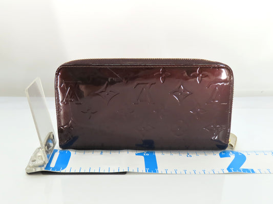 LOUIS VUITTON Vernis Amaranth Zippy Wallet