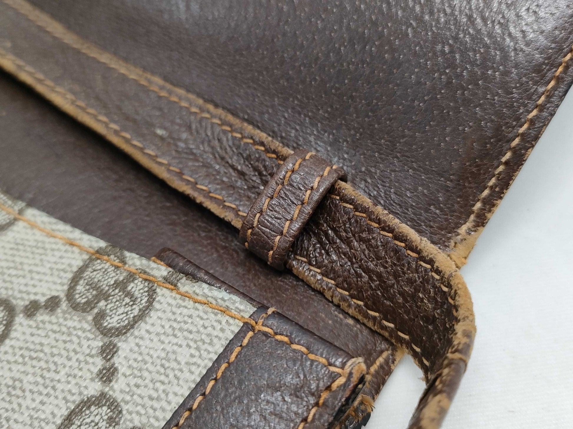 GUCCI GG Supreme Sherry Shoulder Bag