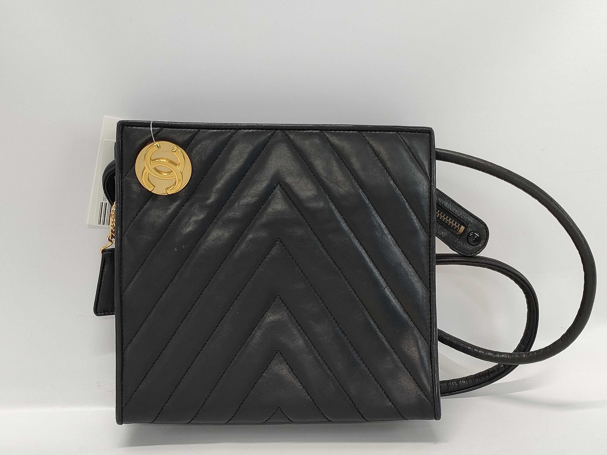 CHANEL V-Stitch Lamb Chevron Shoulder Bag