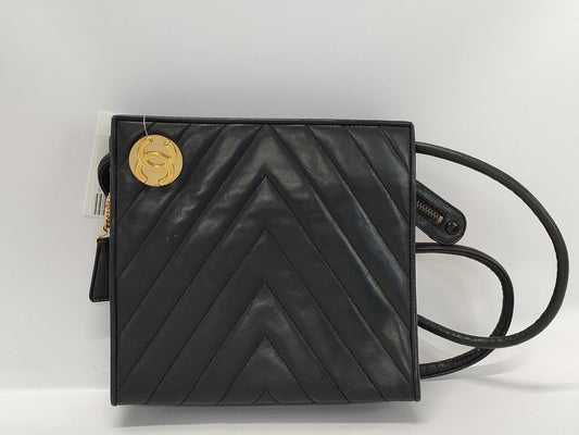 CHANEL V-Stitch Lamb Chevron Shoulder Bag