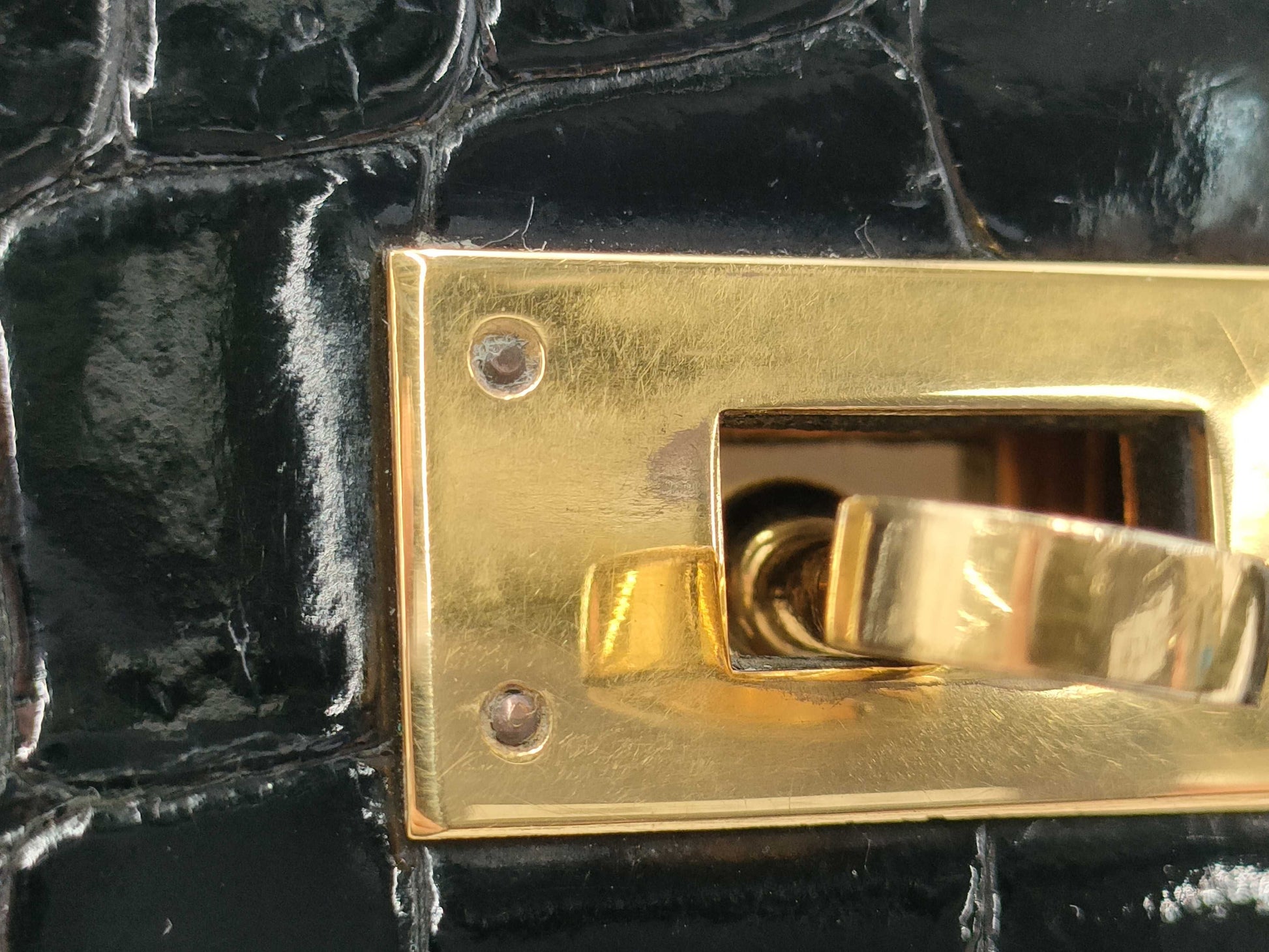 HERMES Kelly 32 Black Crocodile Leather Handbag with Gold Hardware and 〇I Stamp