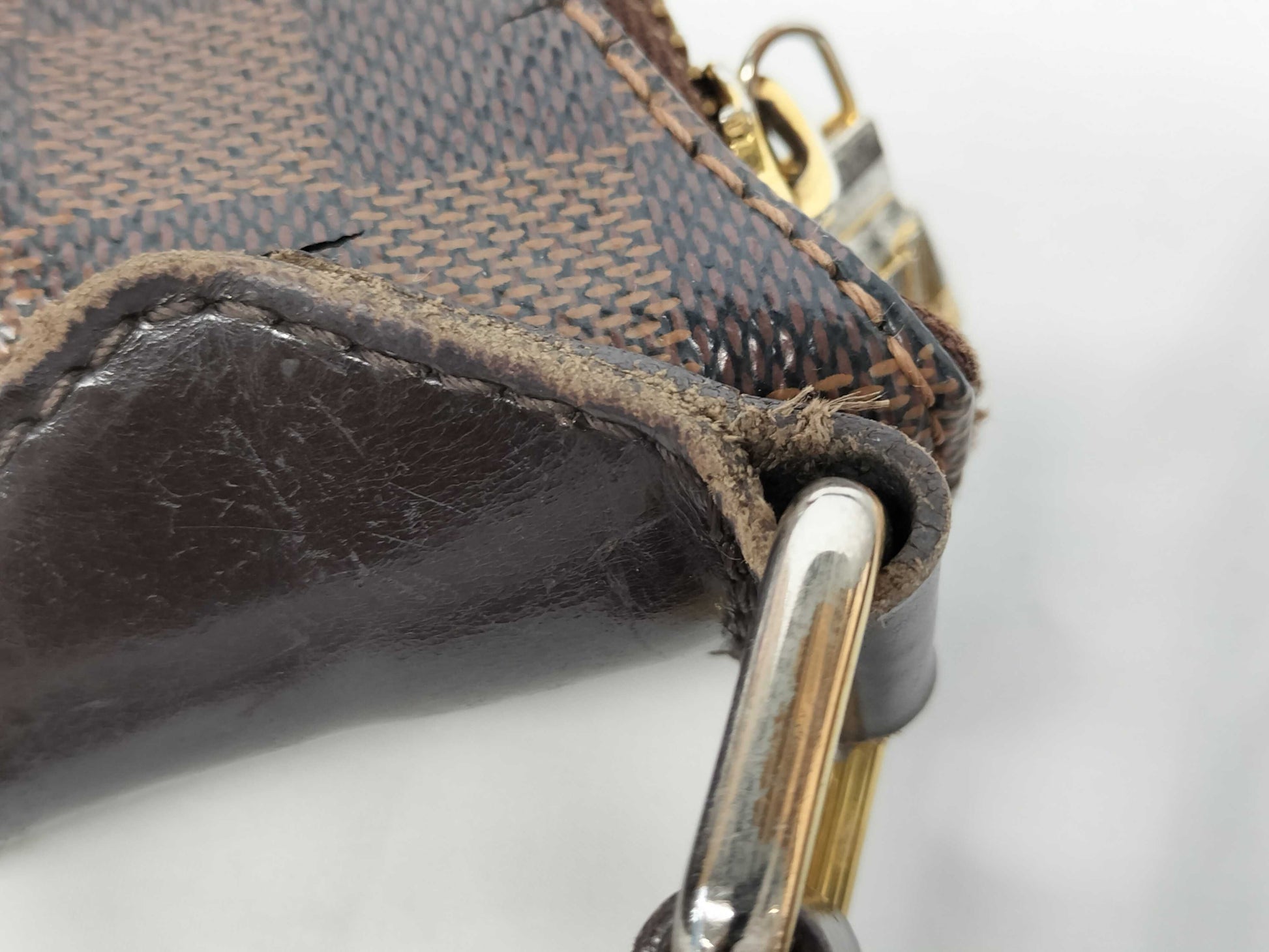 LOUIS VUITTON Damier Bloomsbury Shoulder Bag with Surface Cracks