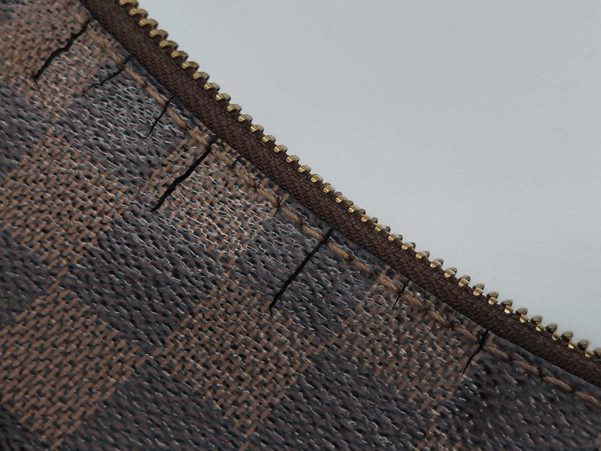 LOUIS VUITTON Damier Bloomsbury Shoulder Bag with Surface Cracks
