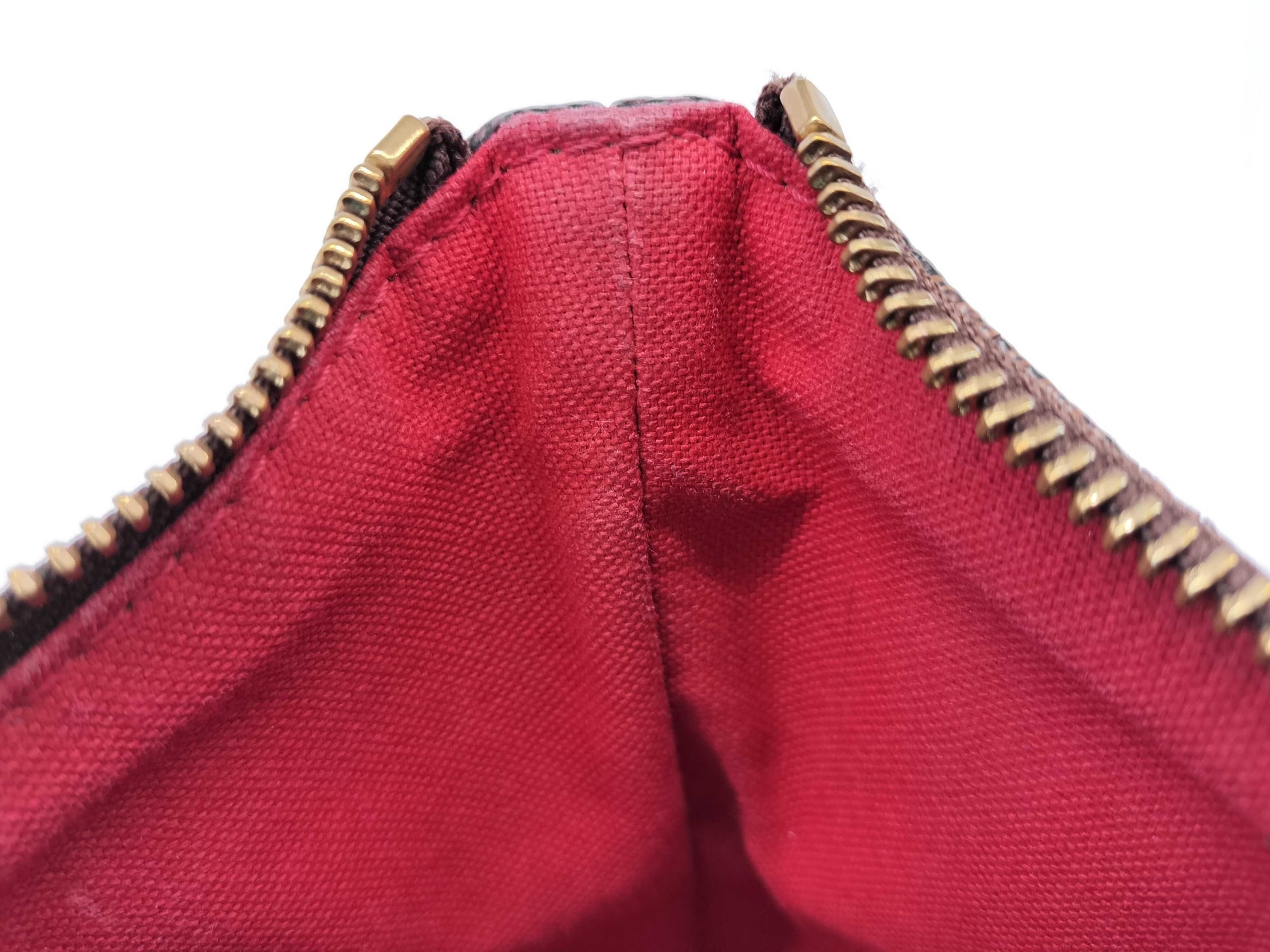 LOUIS VUITTON Damier Bloomsbury Shoulder Bag with Surface Cracks