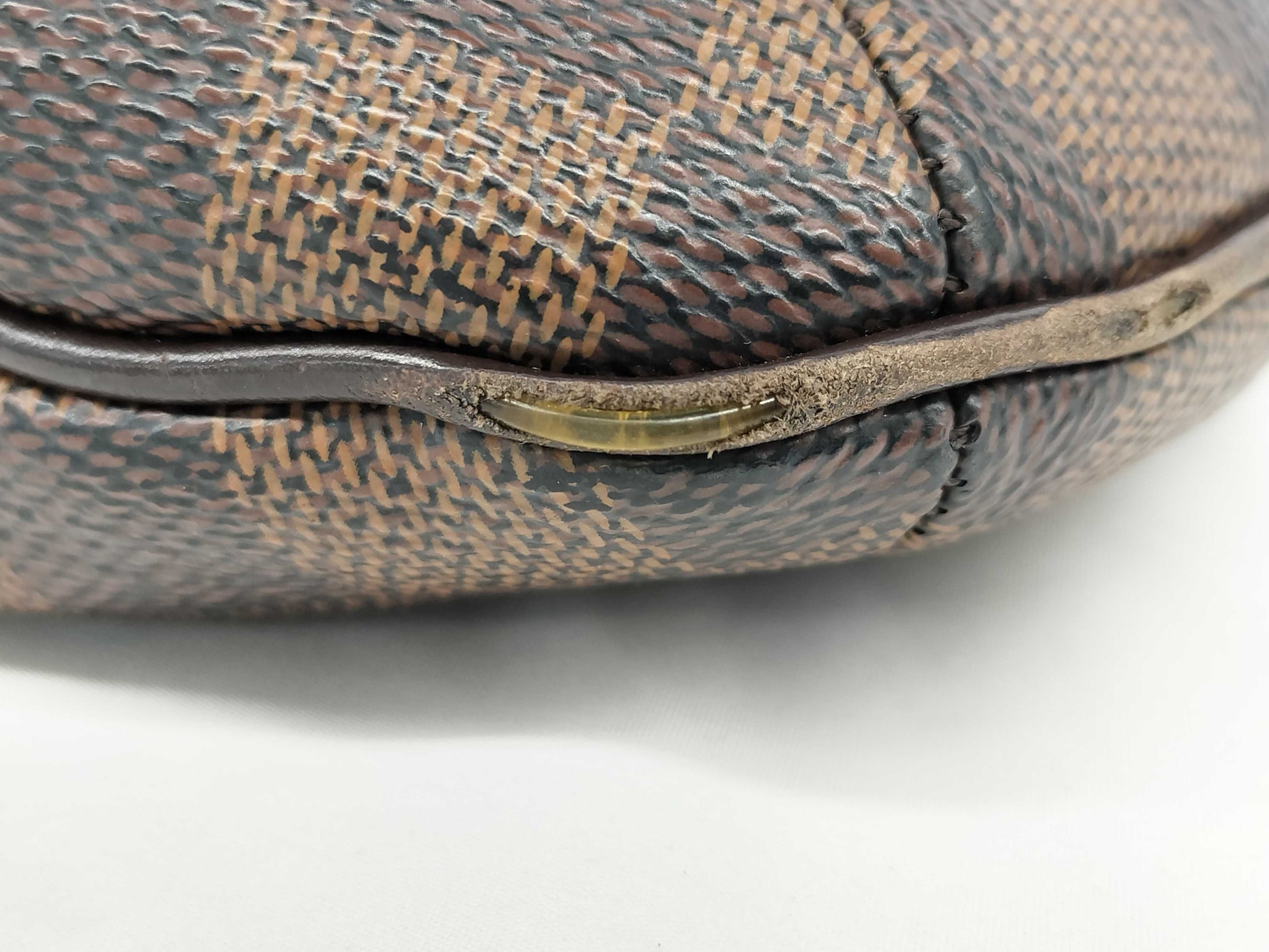 LOUIS VUITTON Damier Bloomsbury Shoulder Bag with Surface Cracks