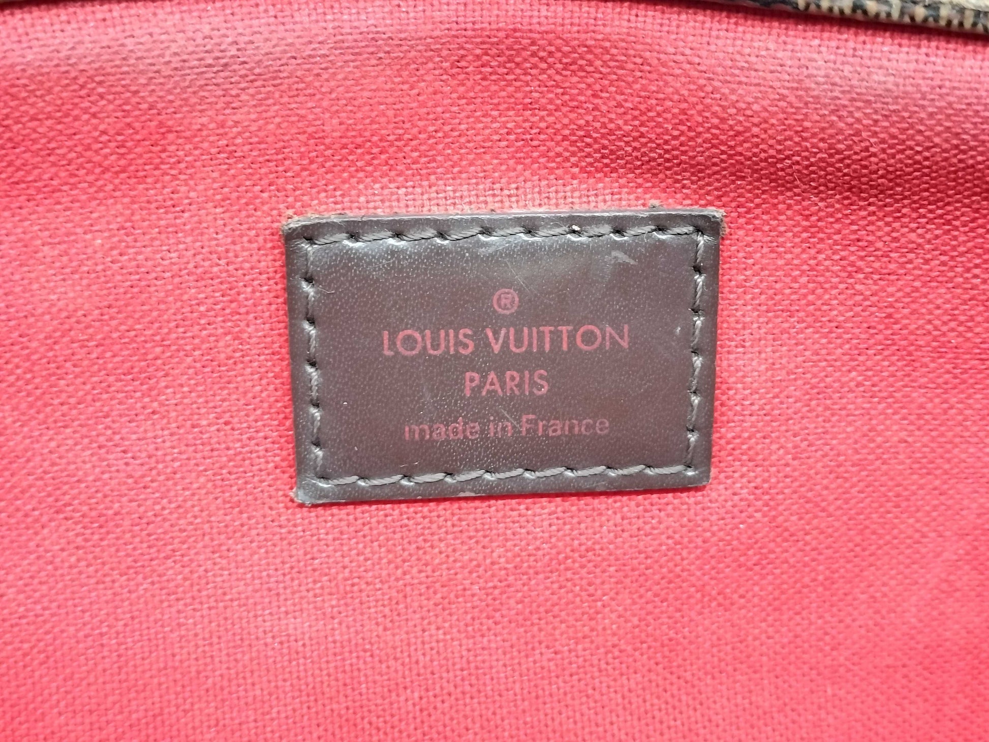 LOUIS VUITTON Damier Bloomsbury Shoulder Bag with Surface Cracks