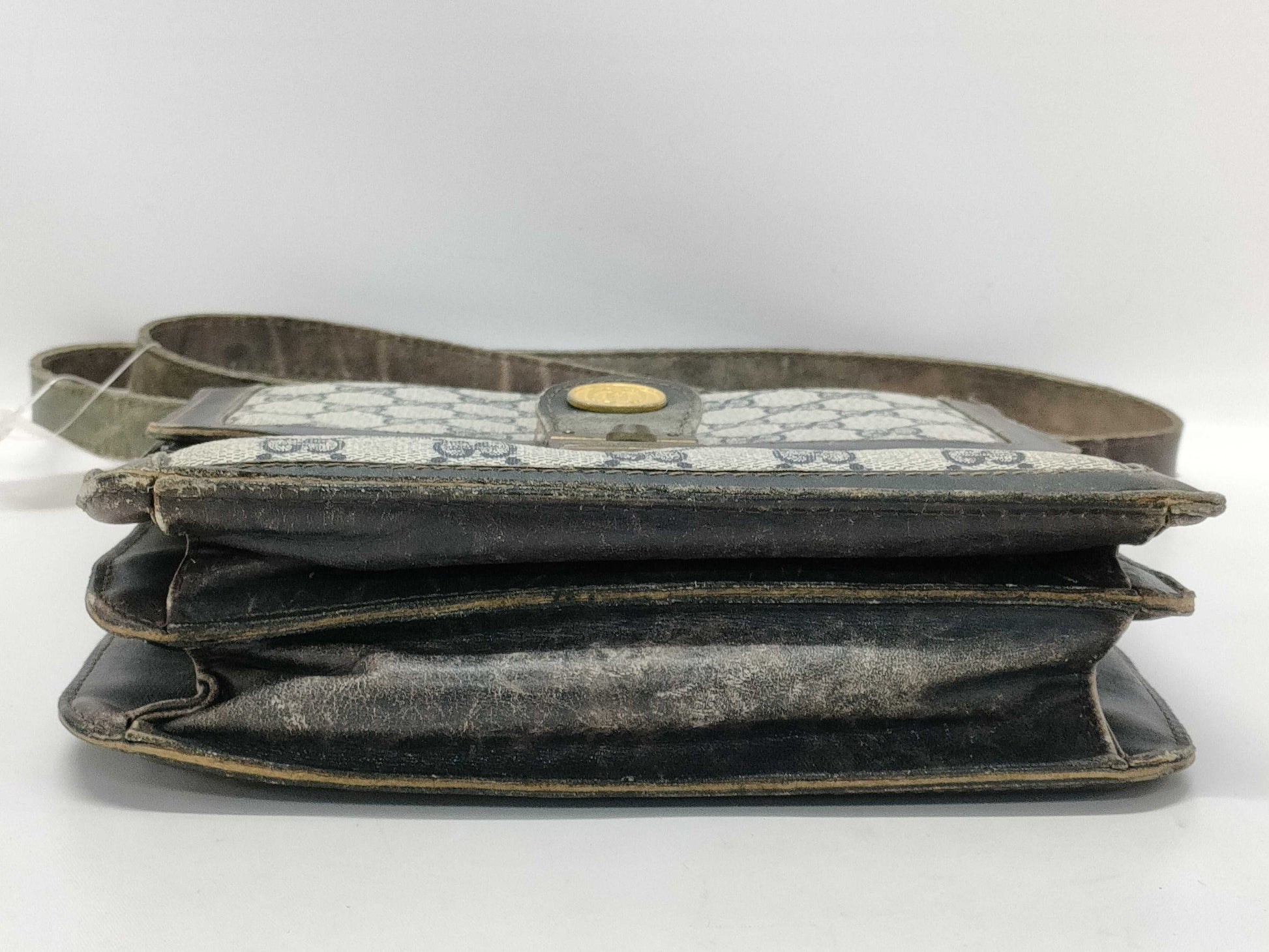 GUCCI GG Supreme Shoulder Bag