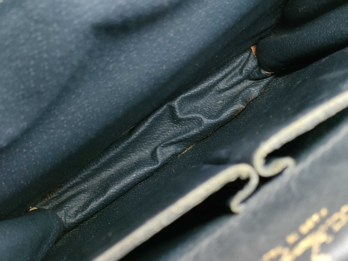 GUCCI GG Supreme Shoulder Bag