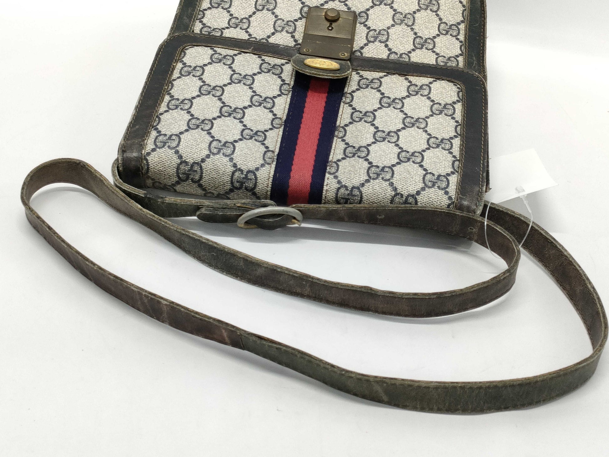 GUCCI GG Supreme Shoulder Bag