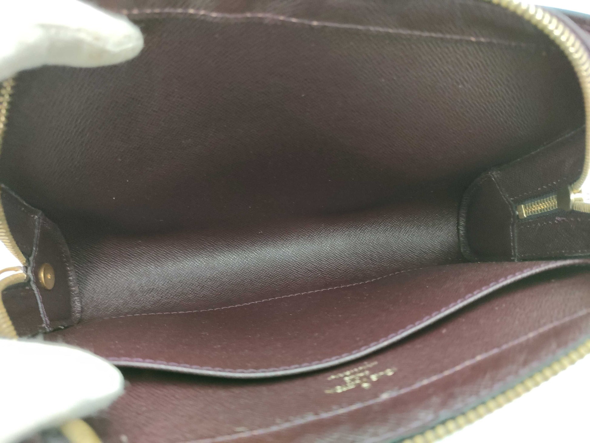 LOUIS VUITTON Taiga Baikal Acajou Second Bag