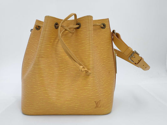 LOUIS VUITTON AR0995 Epi Petit Noe Shoulder Bag