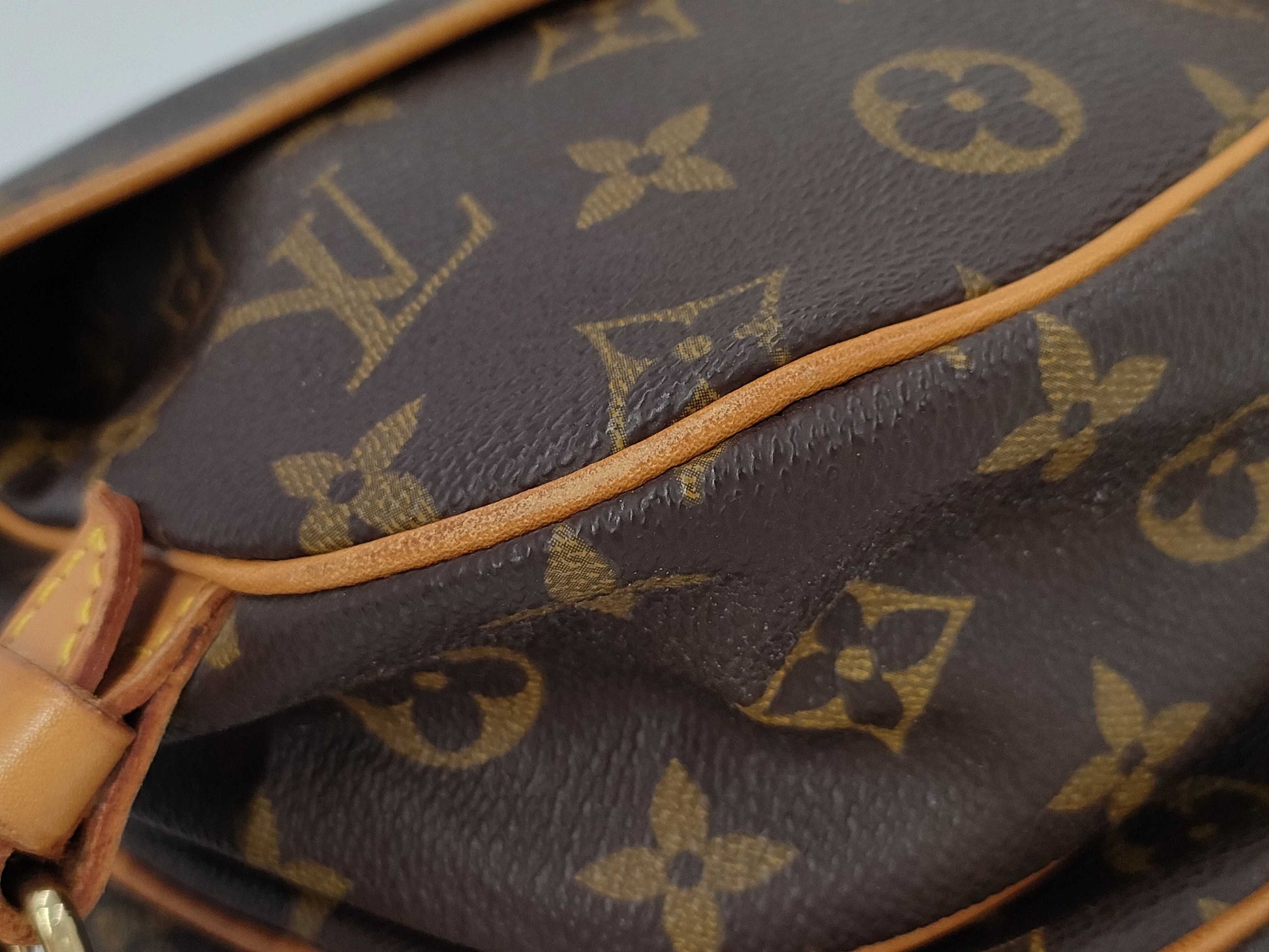 LOUIS VUITTON Monogram M42256 / Saumur 30 / 1993 Shoulder Bag