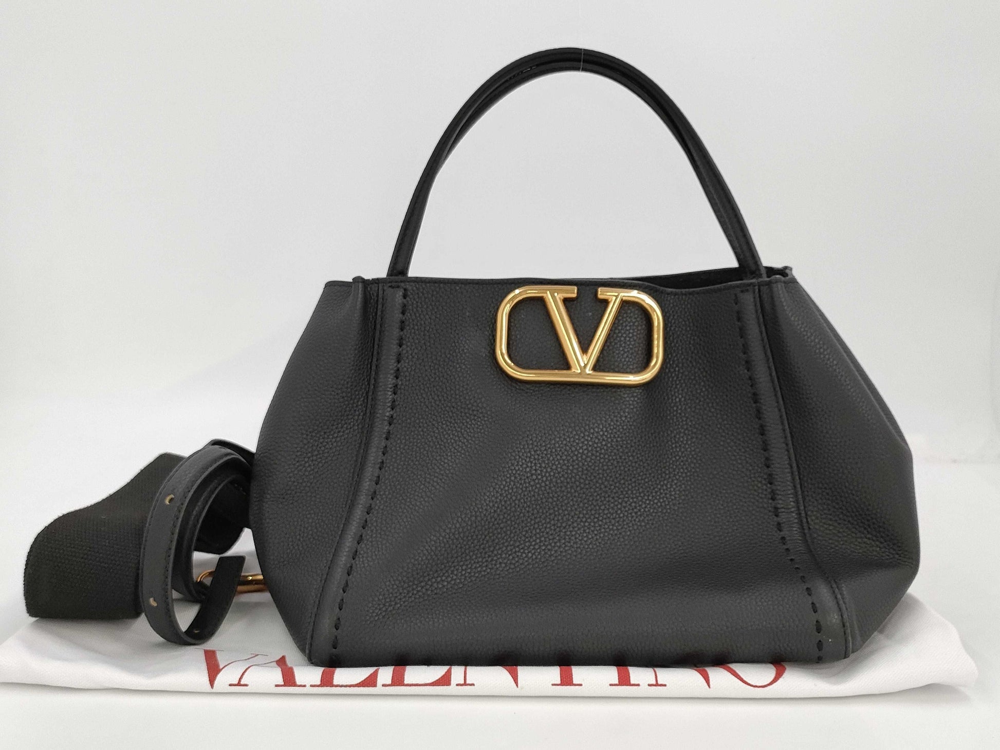 Valentino Garavani / 3-way / Leather handbag / GD logo / Black handbag