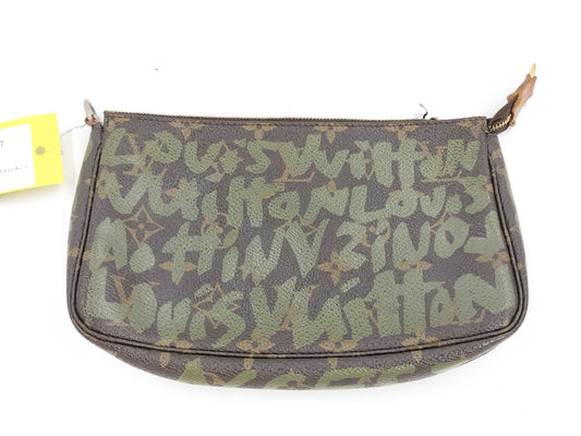 LOUIS VUITTON AR0061 Monogram Accessoires Graffiti Pouch