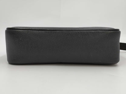 LOUIS VUITTON Taiga Karuga Second Bag M30812 Second Bag