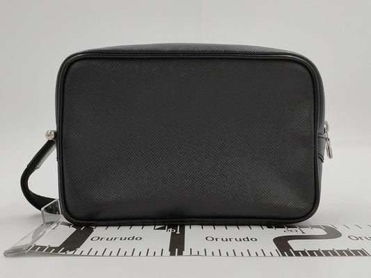 LOUIS VUITTON Taiga Karuga Second Bag M30812 Second Bag