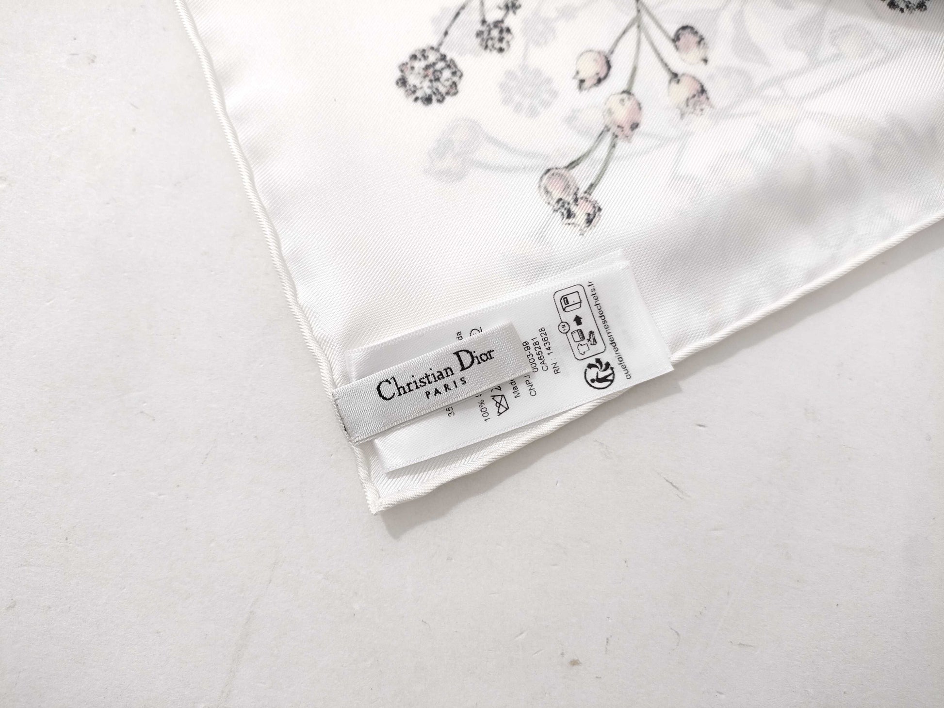 (10462_0333) Dior Boxed / New Scarf