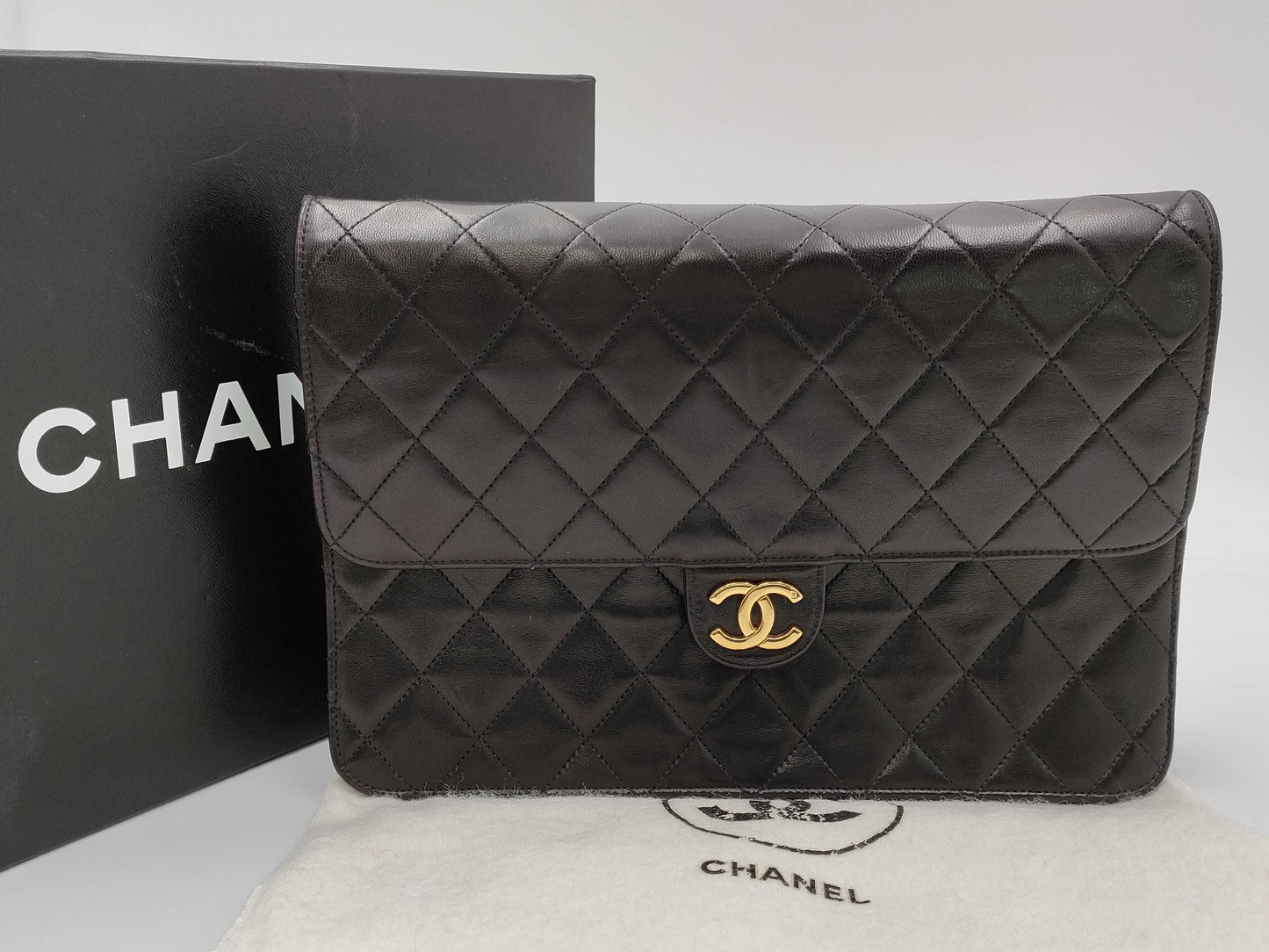 CHANEL Matlasse Pushlock Chain Shoulder Bag