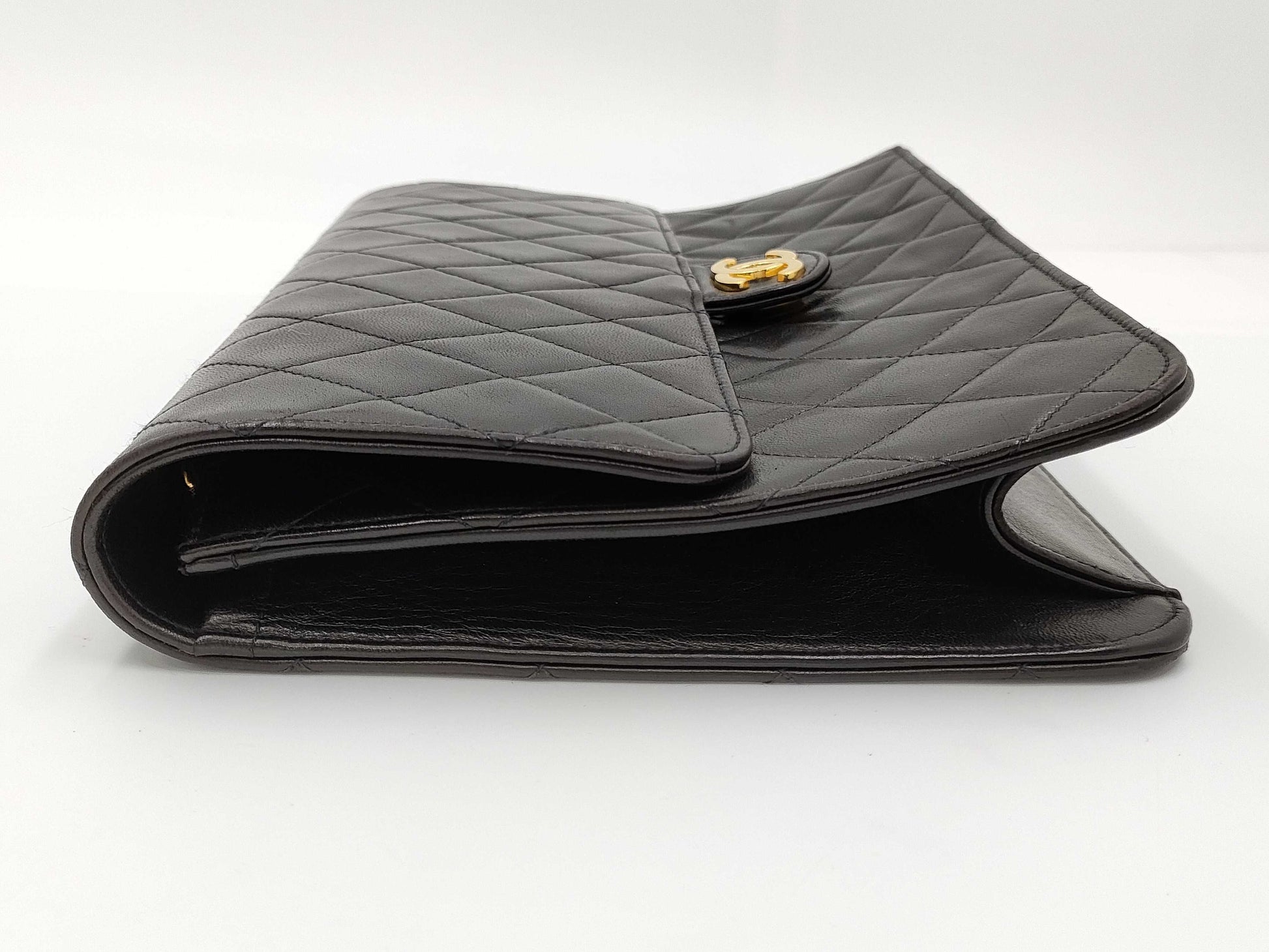 CHANEL Matlasse Pushlock Chain Shoulder Bag