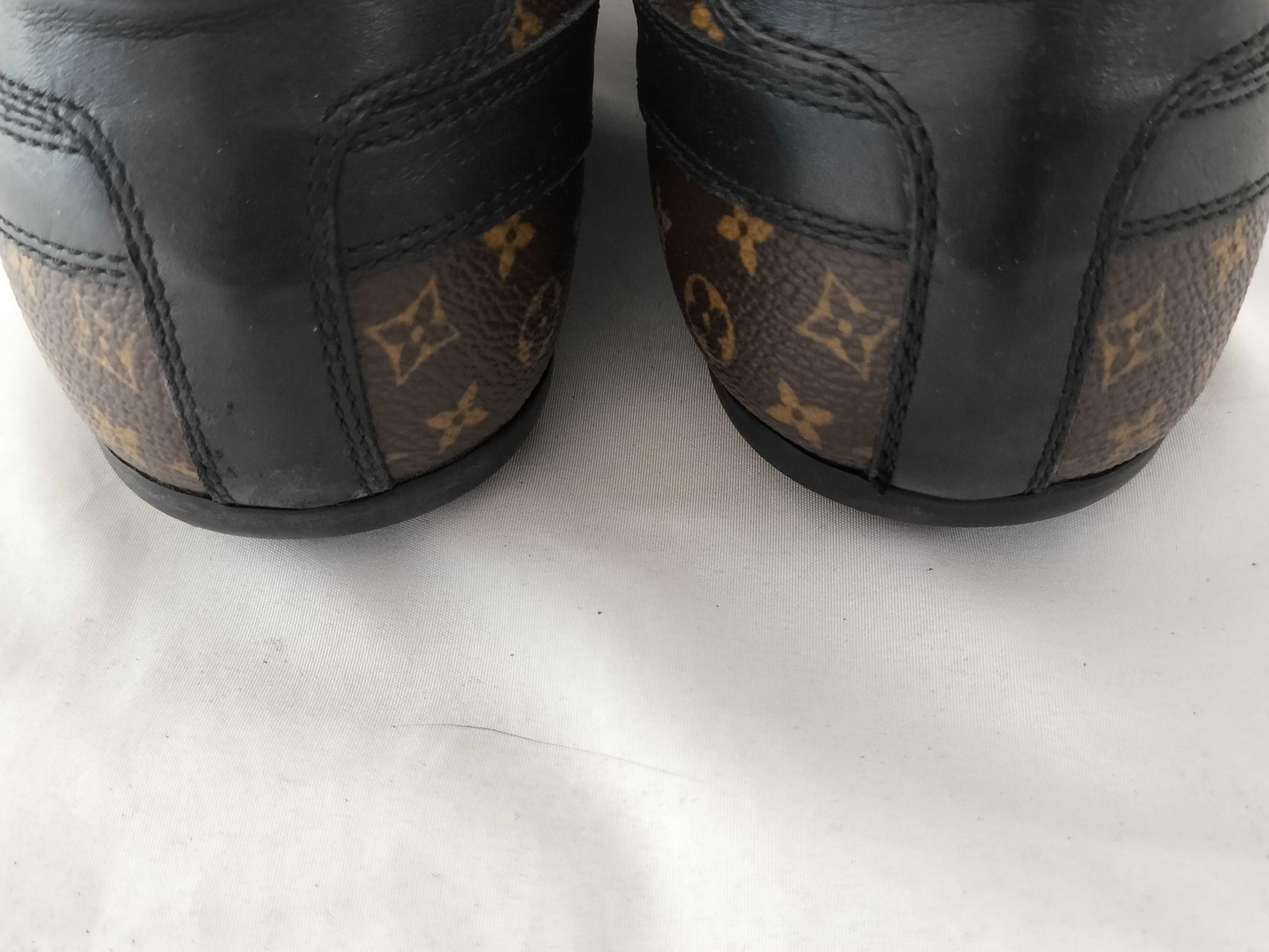 LOUIS VUITTON Monogram Macassar Sneakers