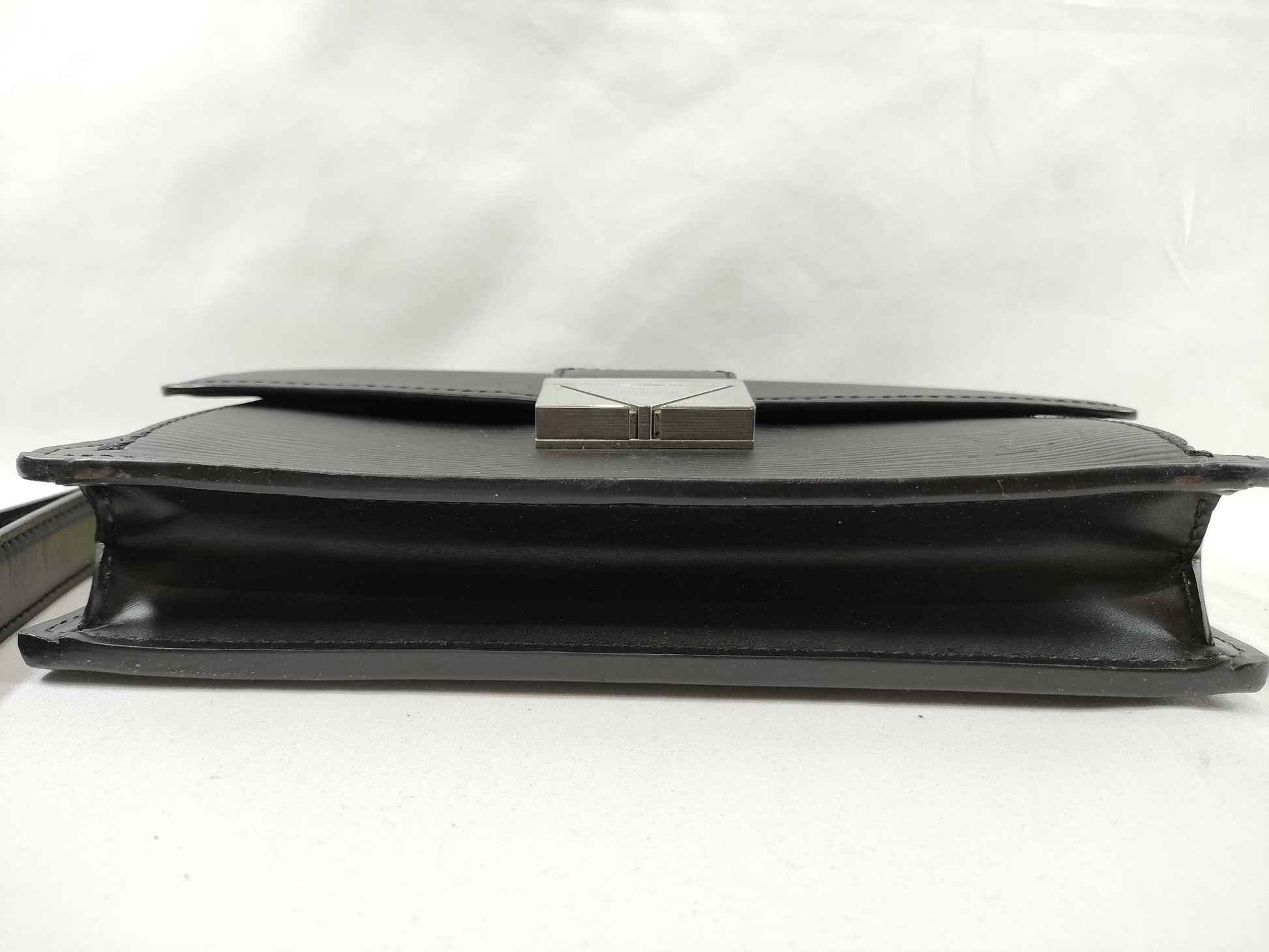 LOUIS VUITTON Epi Thames Pochette M42742 LA2220 Second Bag