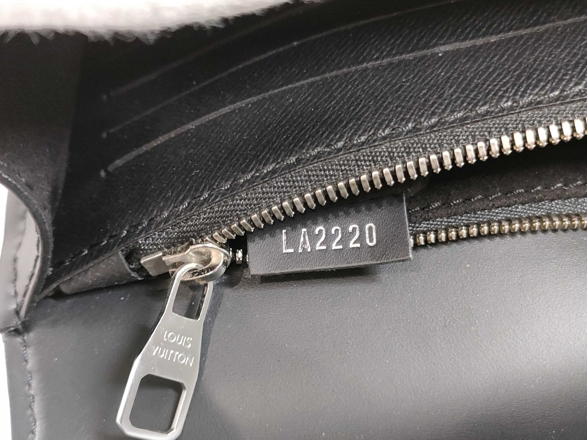 LOUIS VUITTON Epi Thames Pochette M42742 LA2220 Second Bag