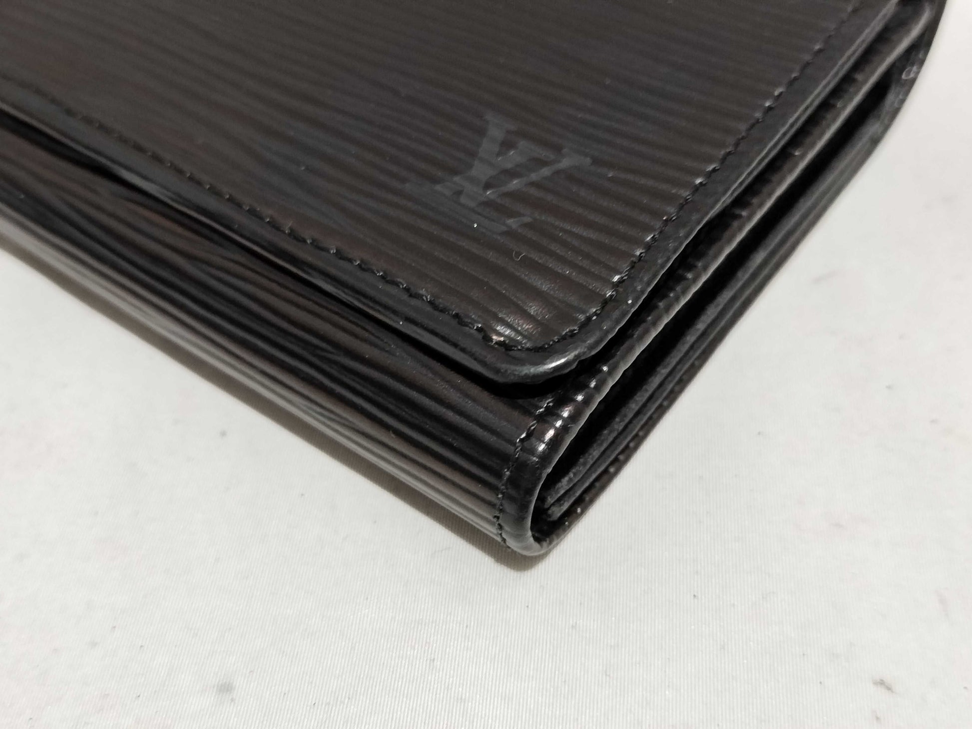 LOUIS VUITTON Epi Bi-Fold Wallet Wallet