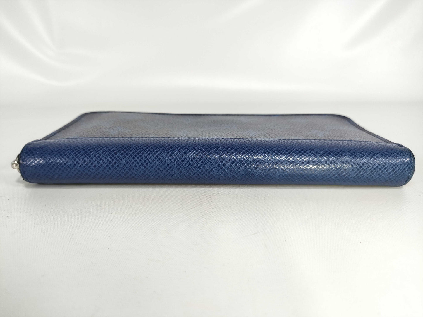 LOUIS VUITTON Taigarama Zippy Vertical Wallet