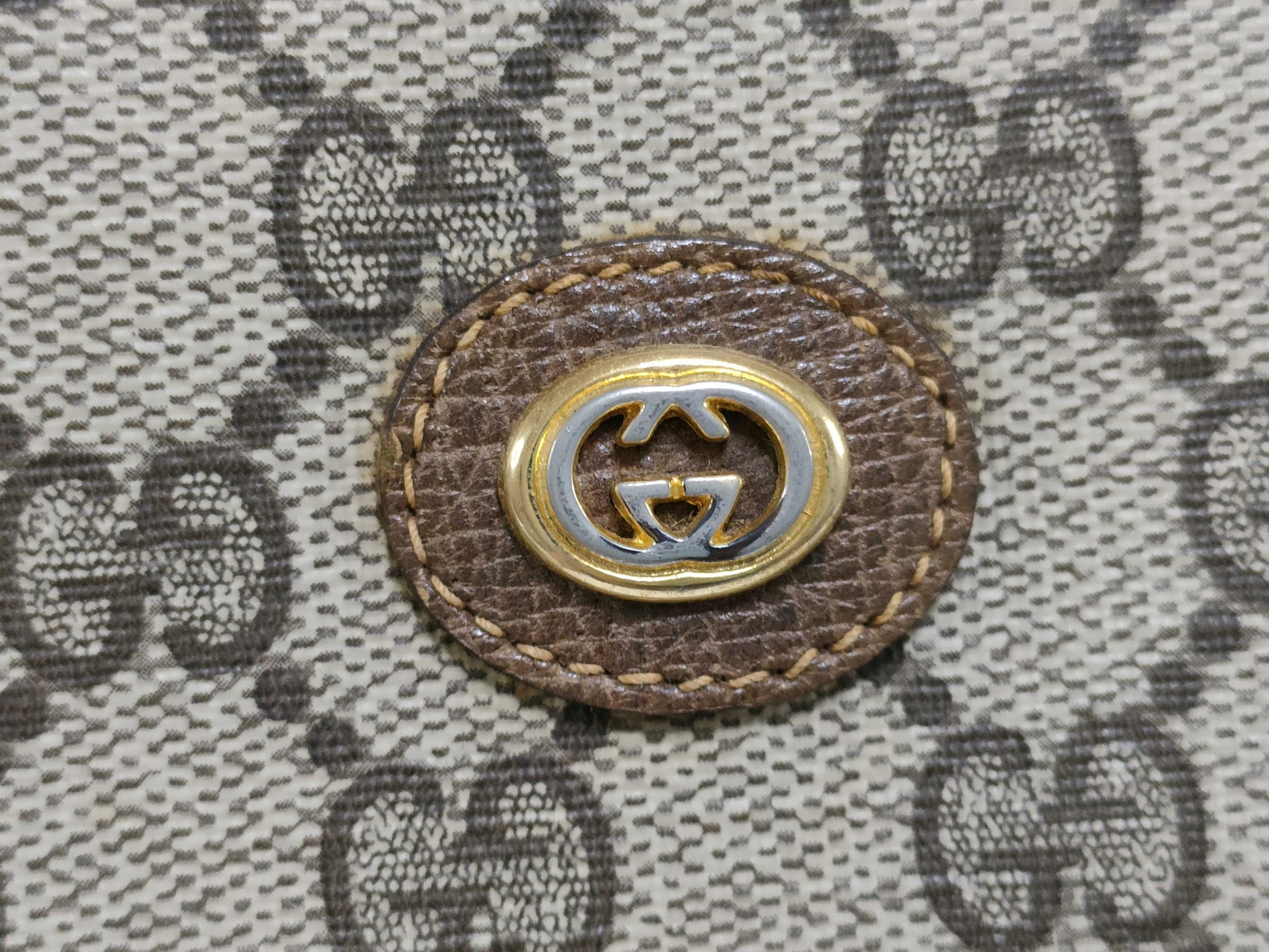 GUCCI Old GG Clutch Bag 97 01 038 Second Bag