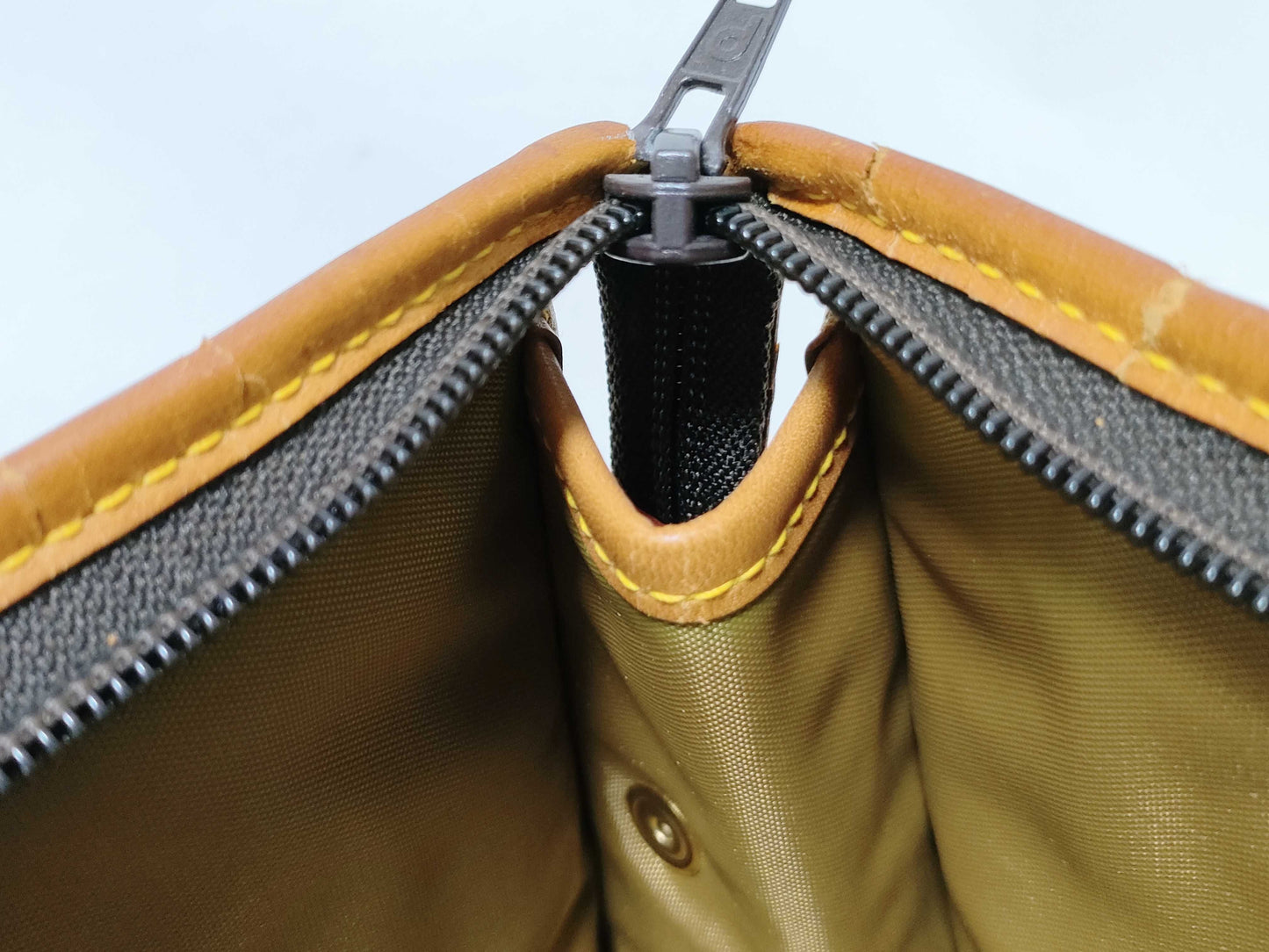 HUNTING WORLD Leather x PVC Second Bag Second Bag