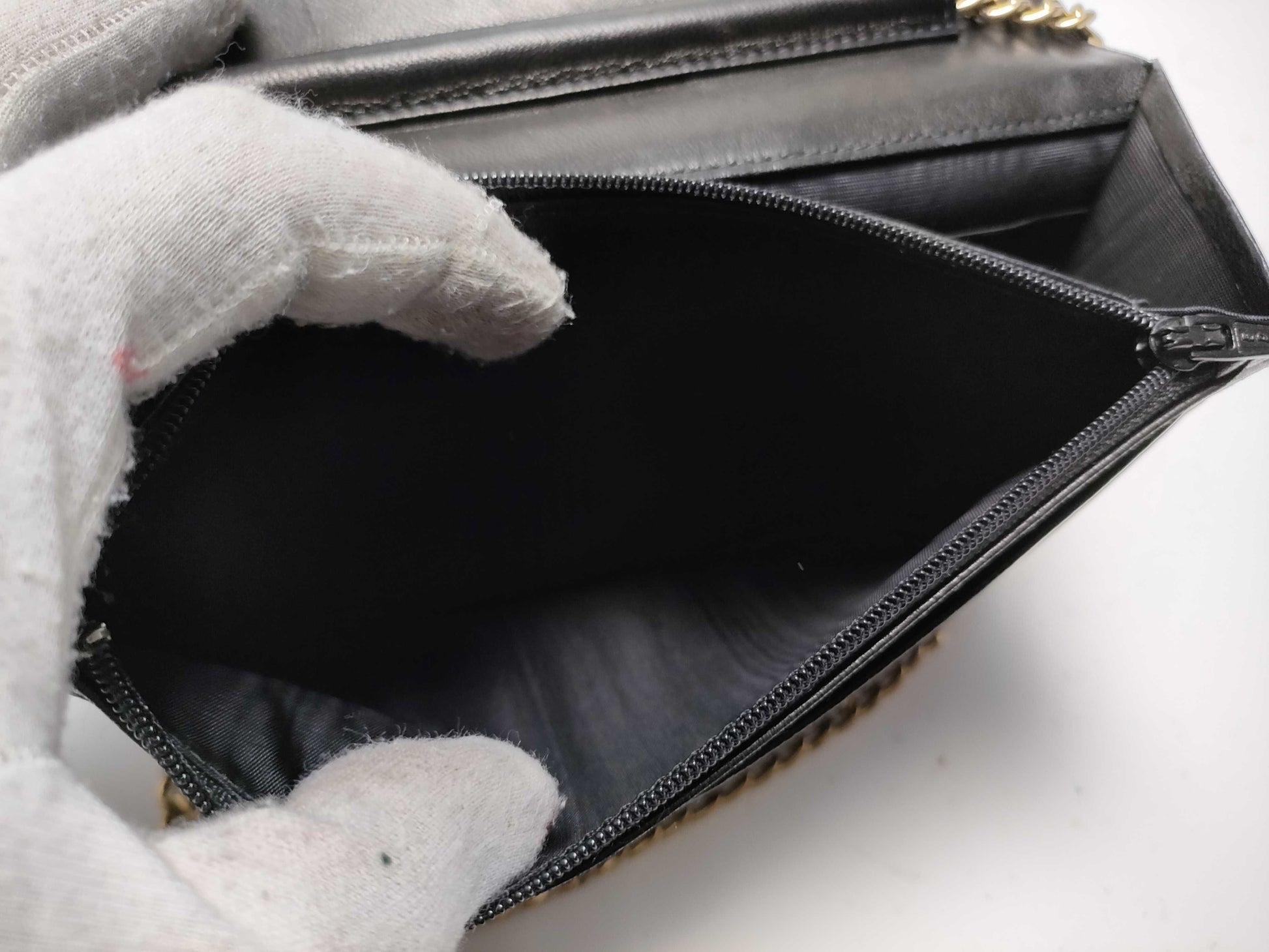 CHANEL Caviar Skin Coco Chain Wallet