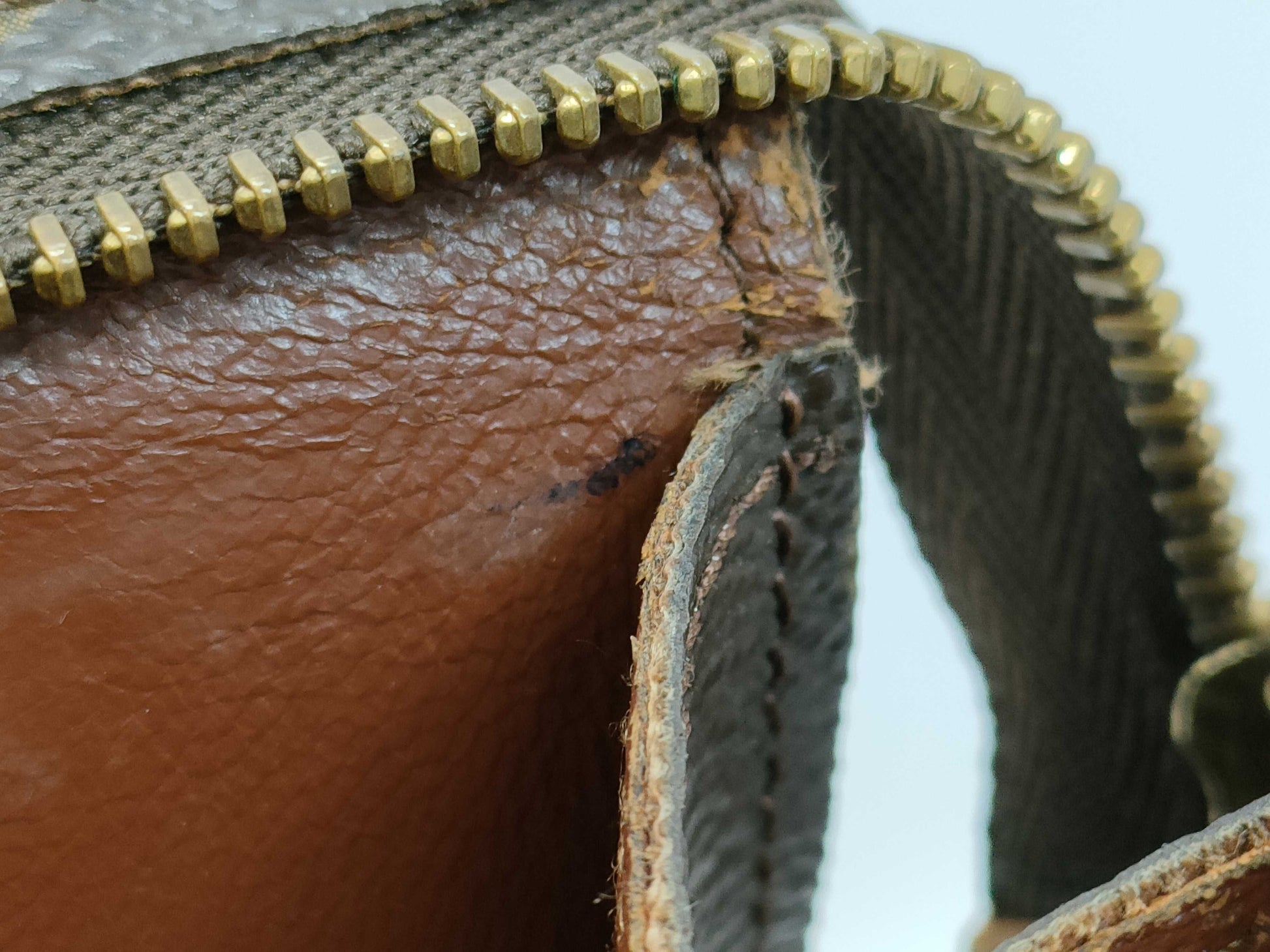 LOUIS VUITTON Monogram Truss Toilette Second Bag