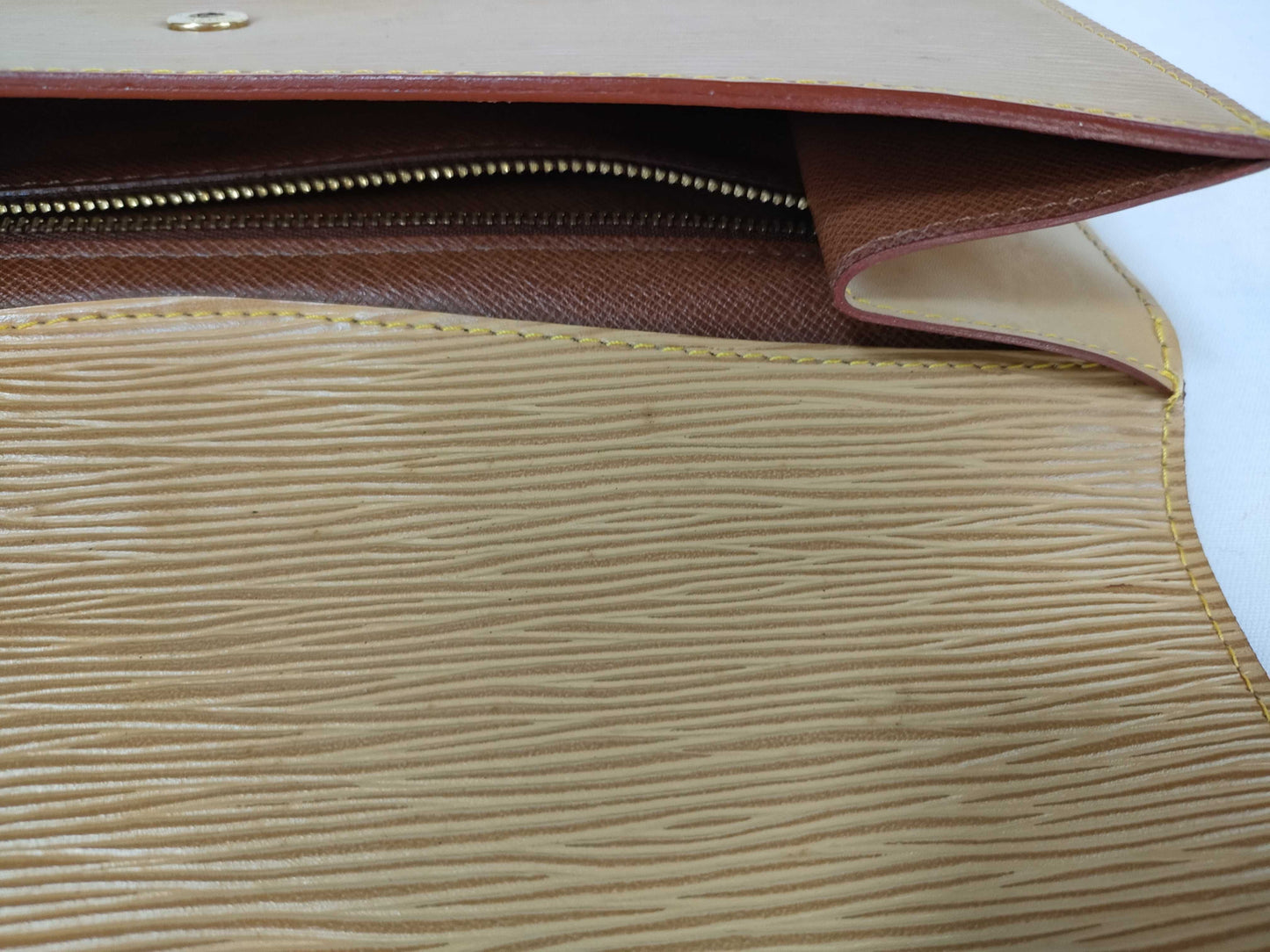 LOUIS VUITTON Epi Montaigne Second Bag