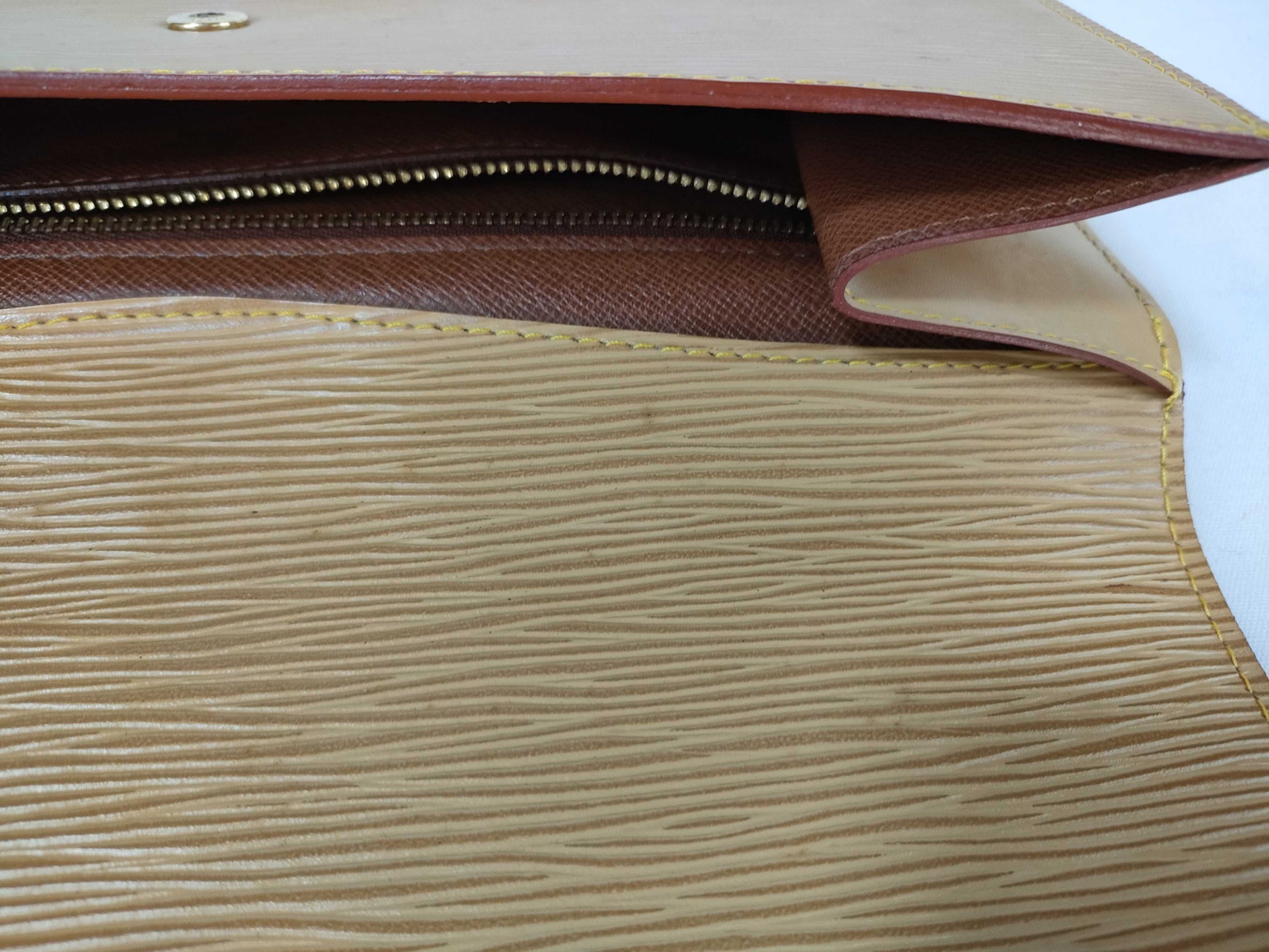 LOUIS VUITTON Epi Montaigne Second Bag