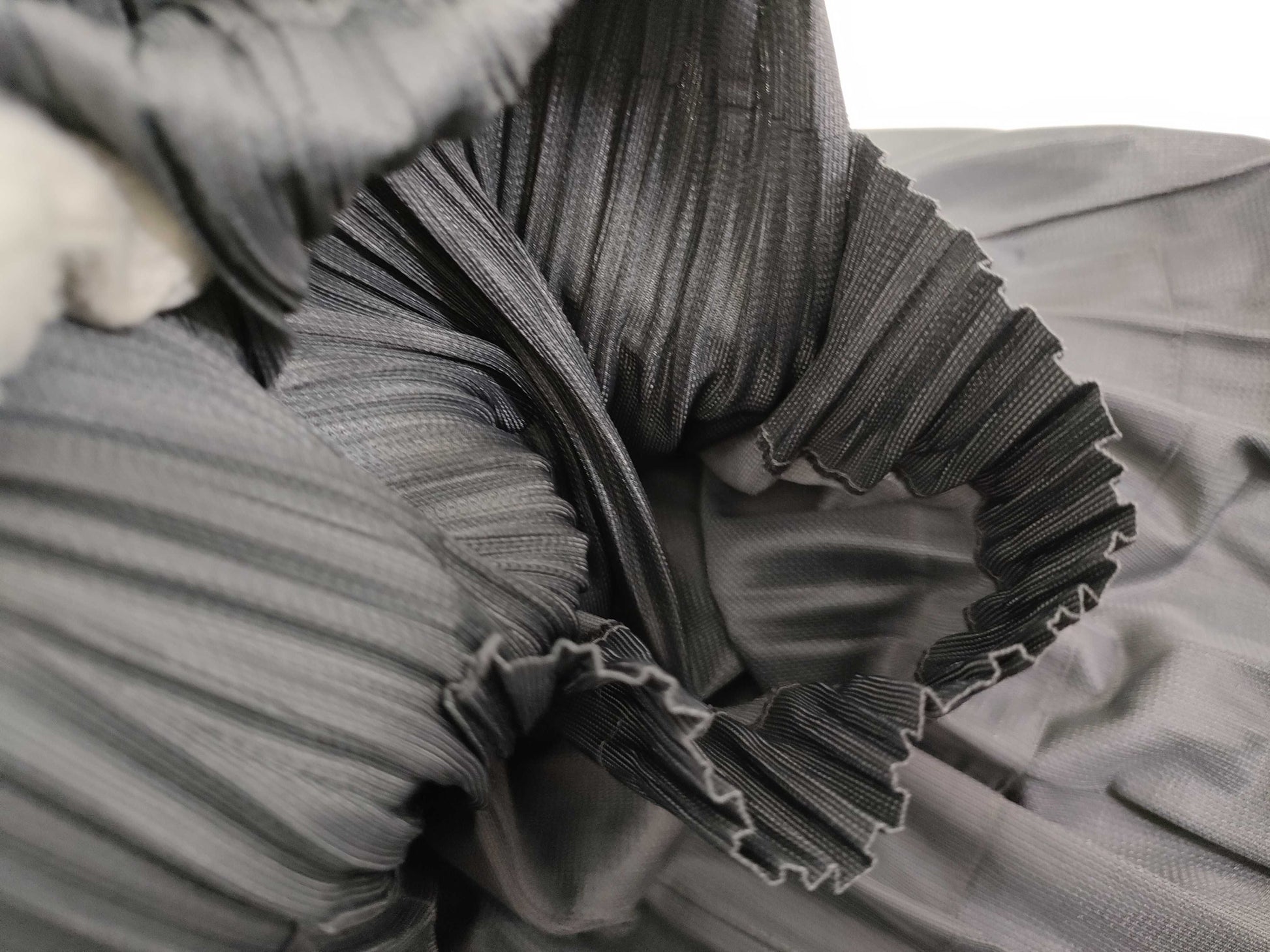 ISSEY MIYAKE pleated pants