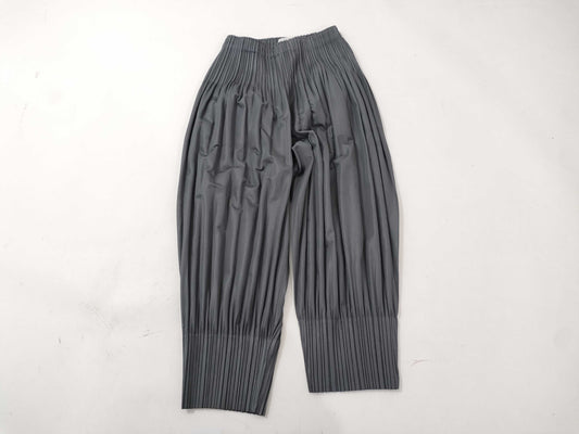 ISSEY MIYAKE pleated pants