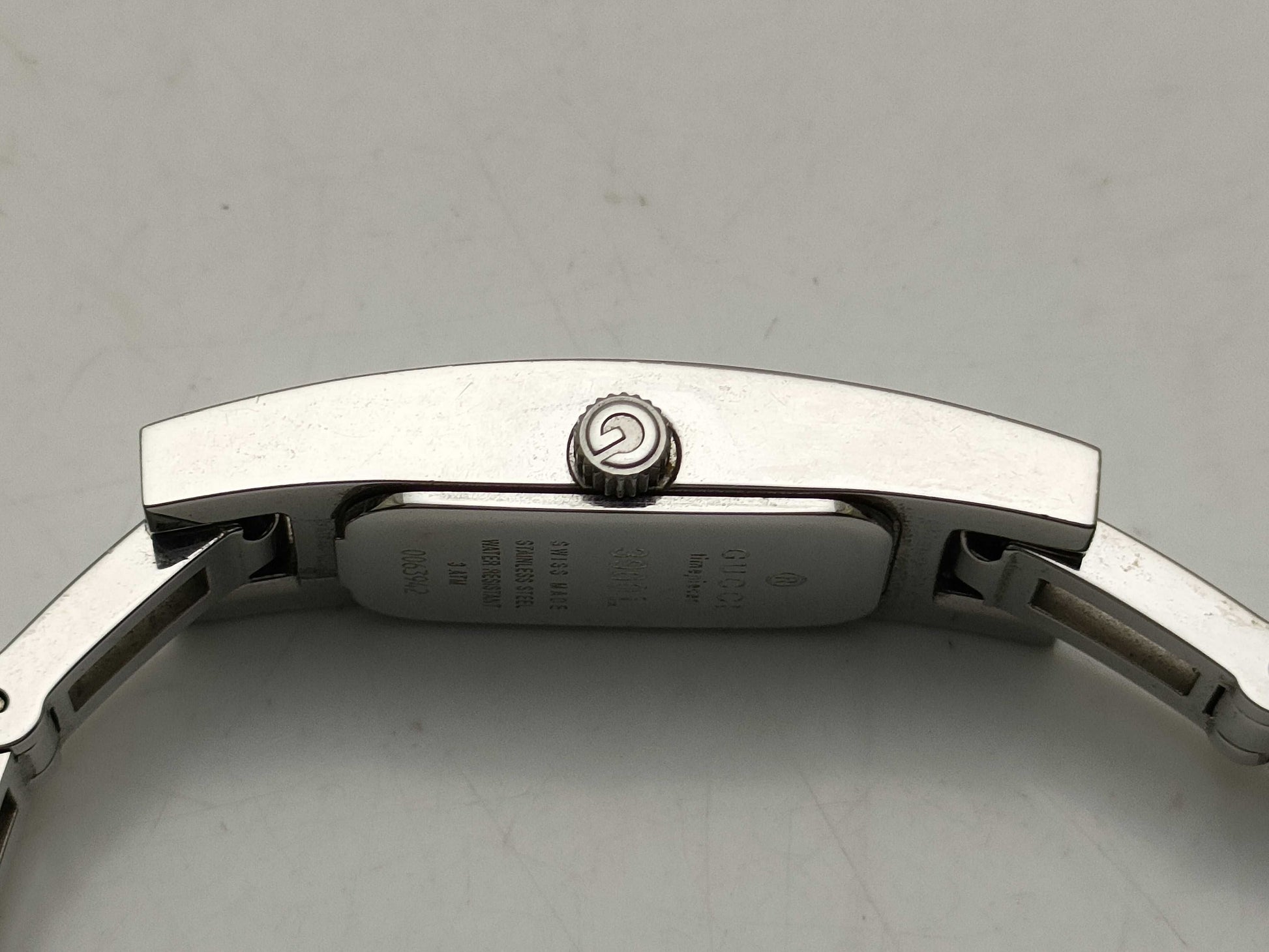 GUCCI 6900L Women's Watch